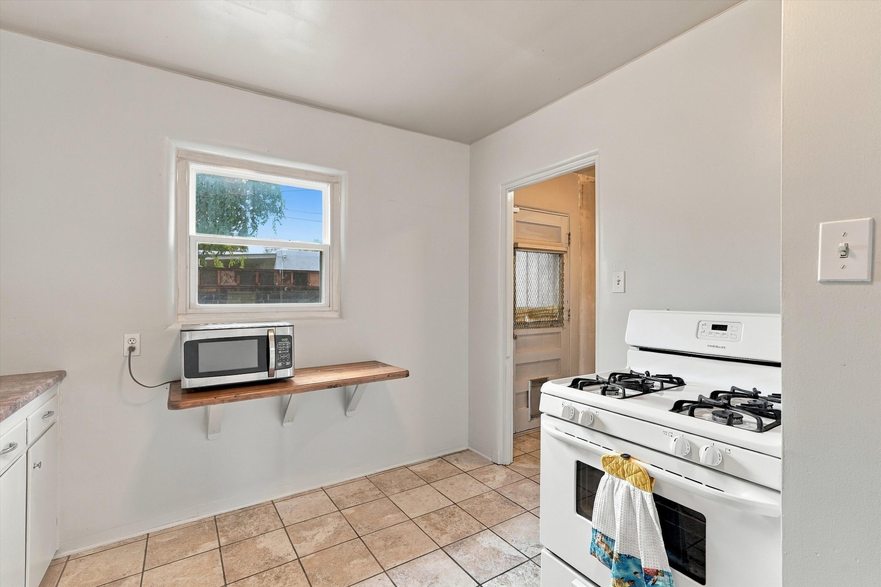 Photo 16 — 2734 San Rafael Avenue SE