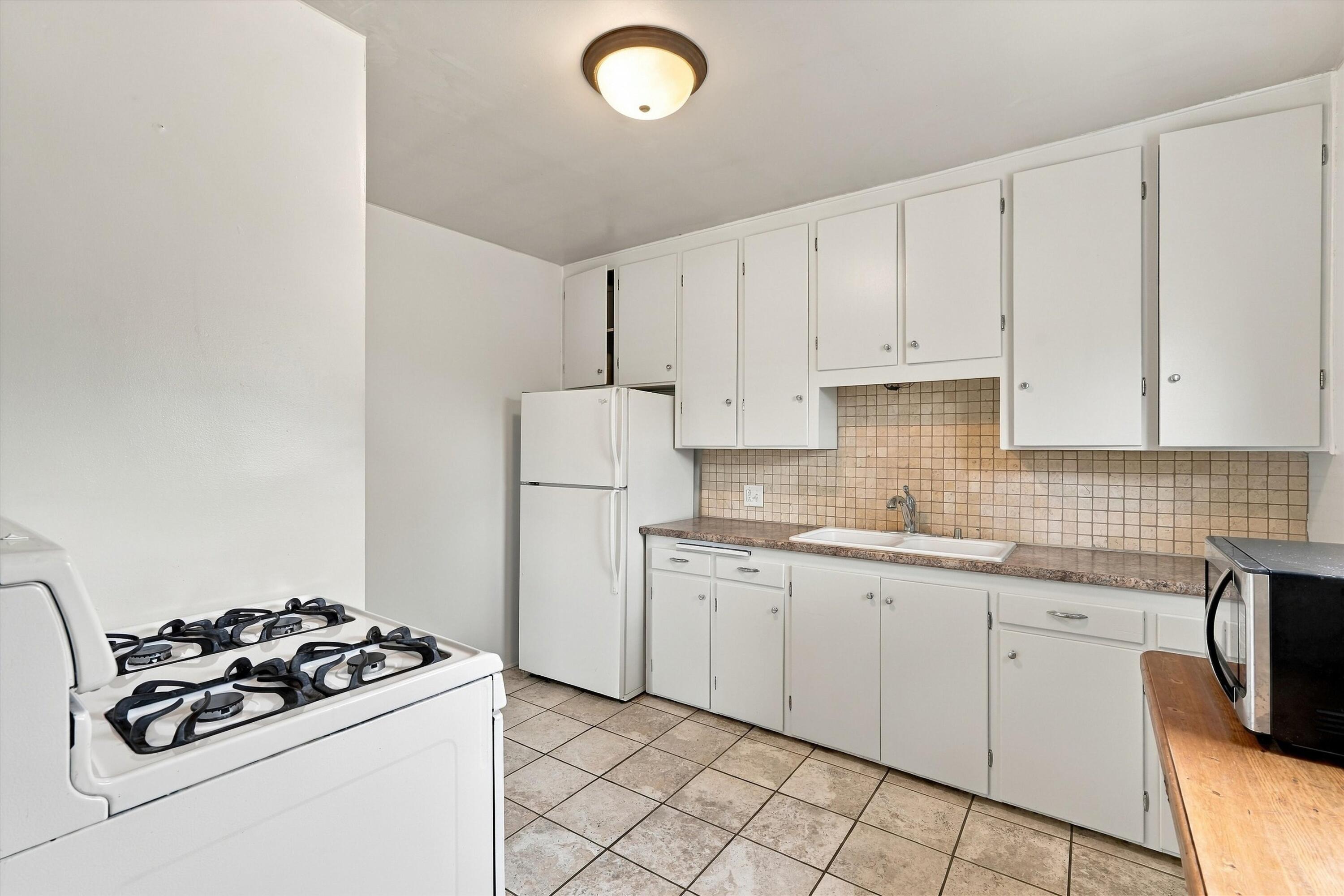 Photo 14 — 2734 San Rafael Avenue SE