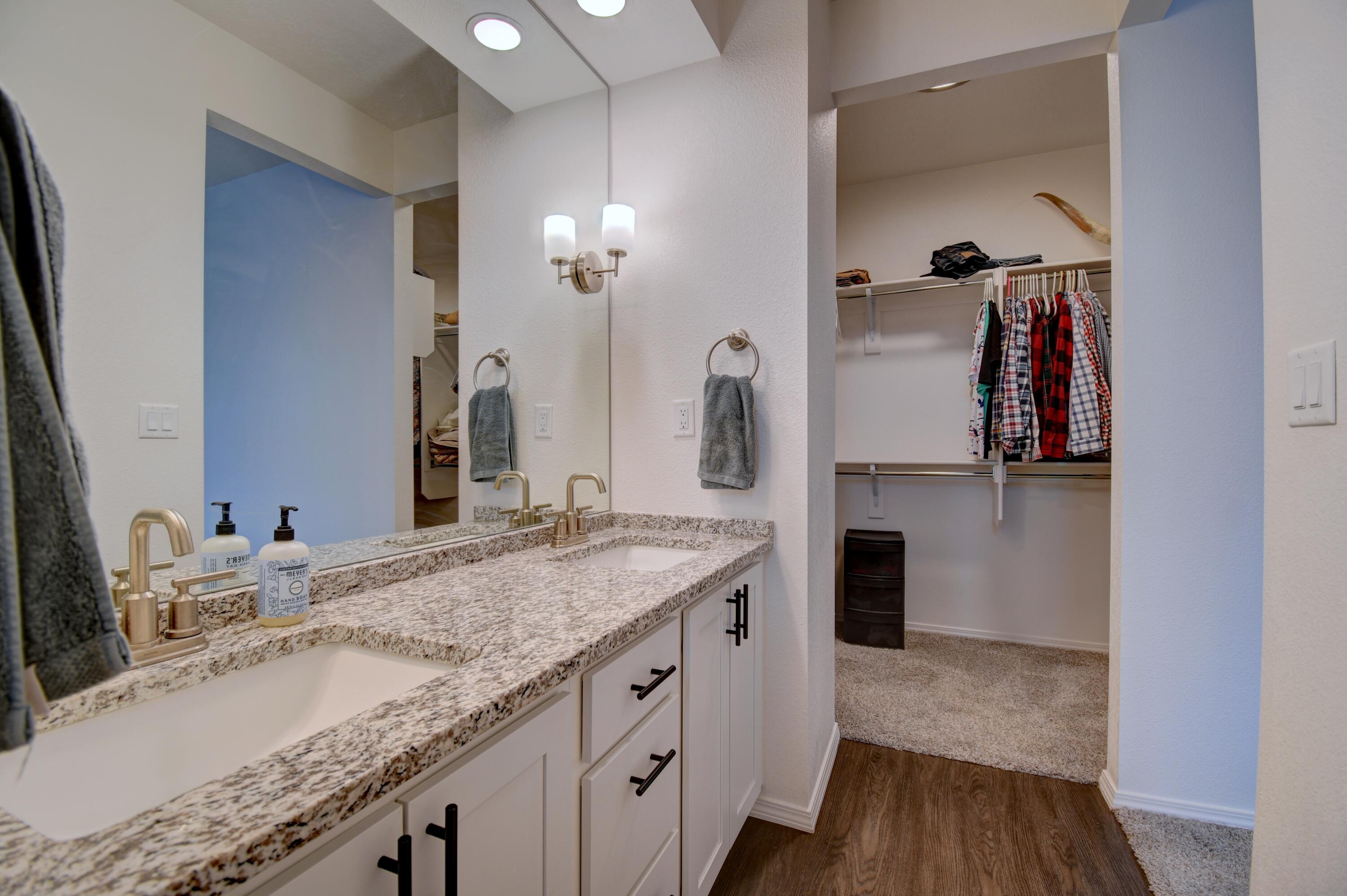 Photo 9 — 4373 Lauren Loop NE