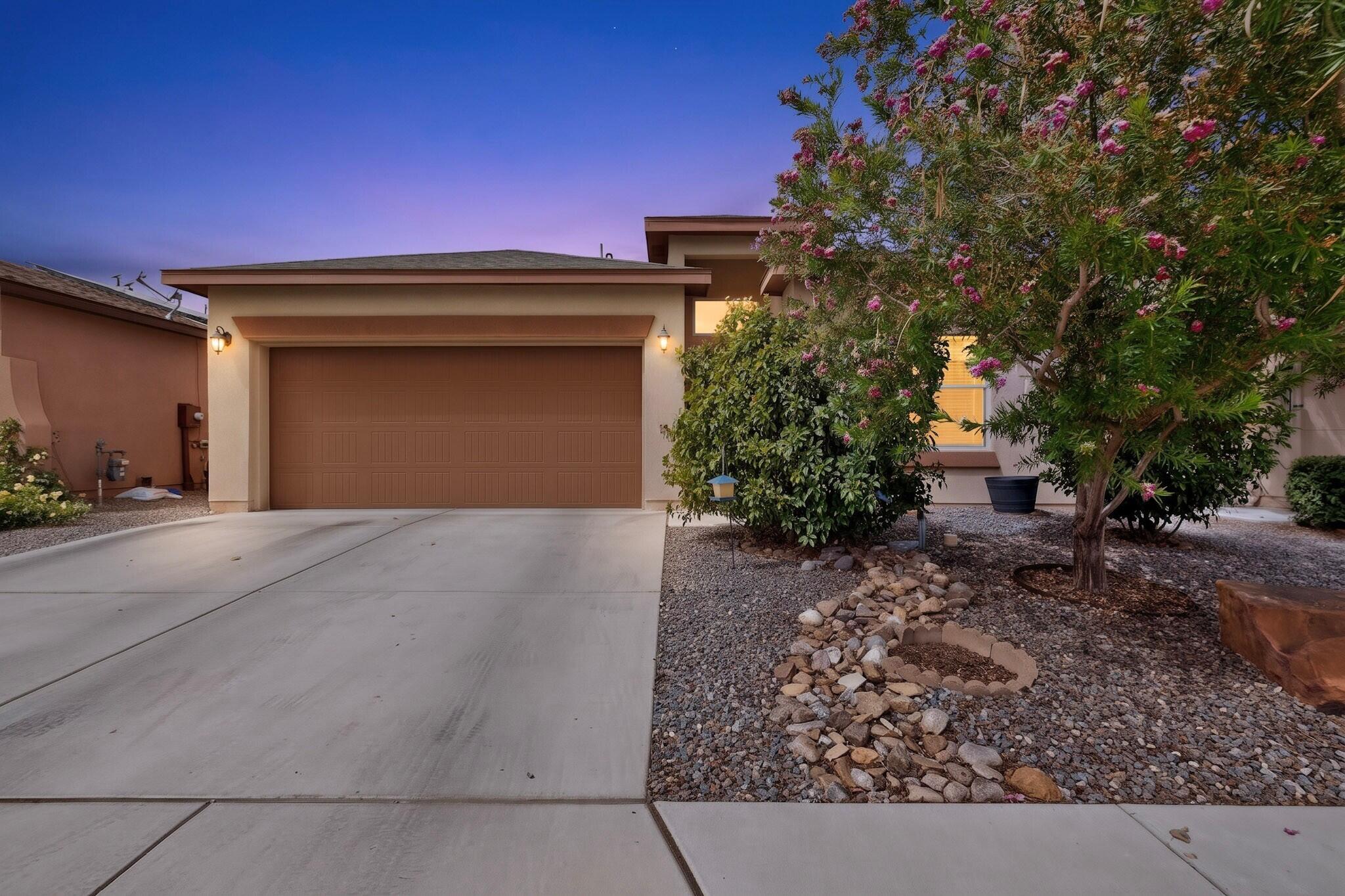 5823 Ermemin Avenue NW, Albuquerque, NM 87114