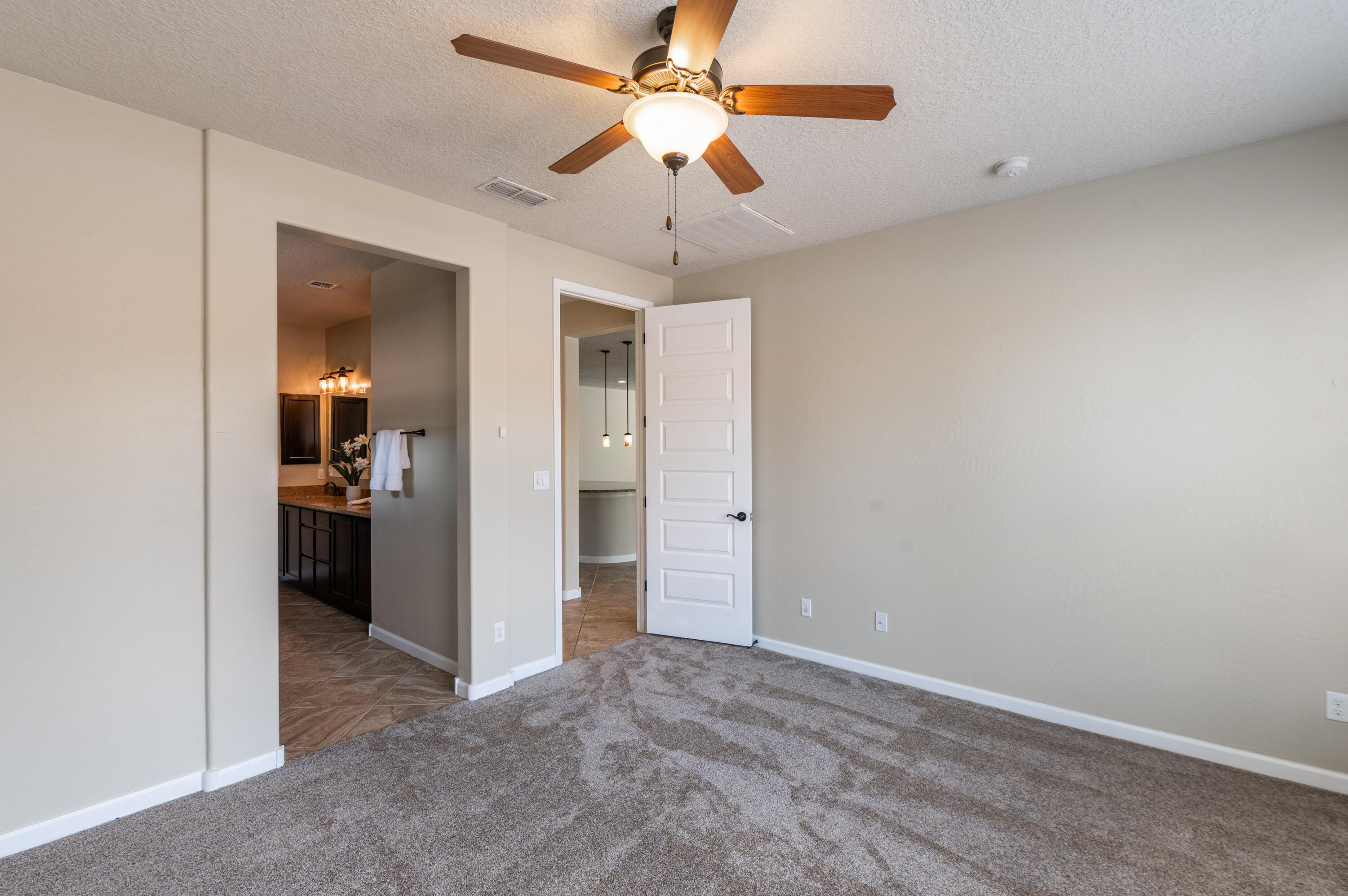 Photo 17 — 5001 Calle Parasol NW
