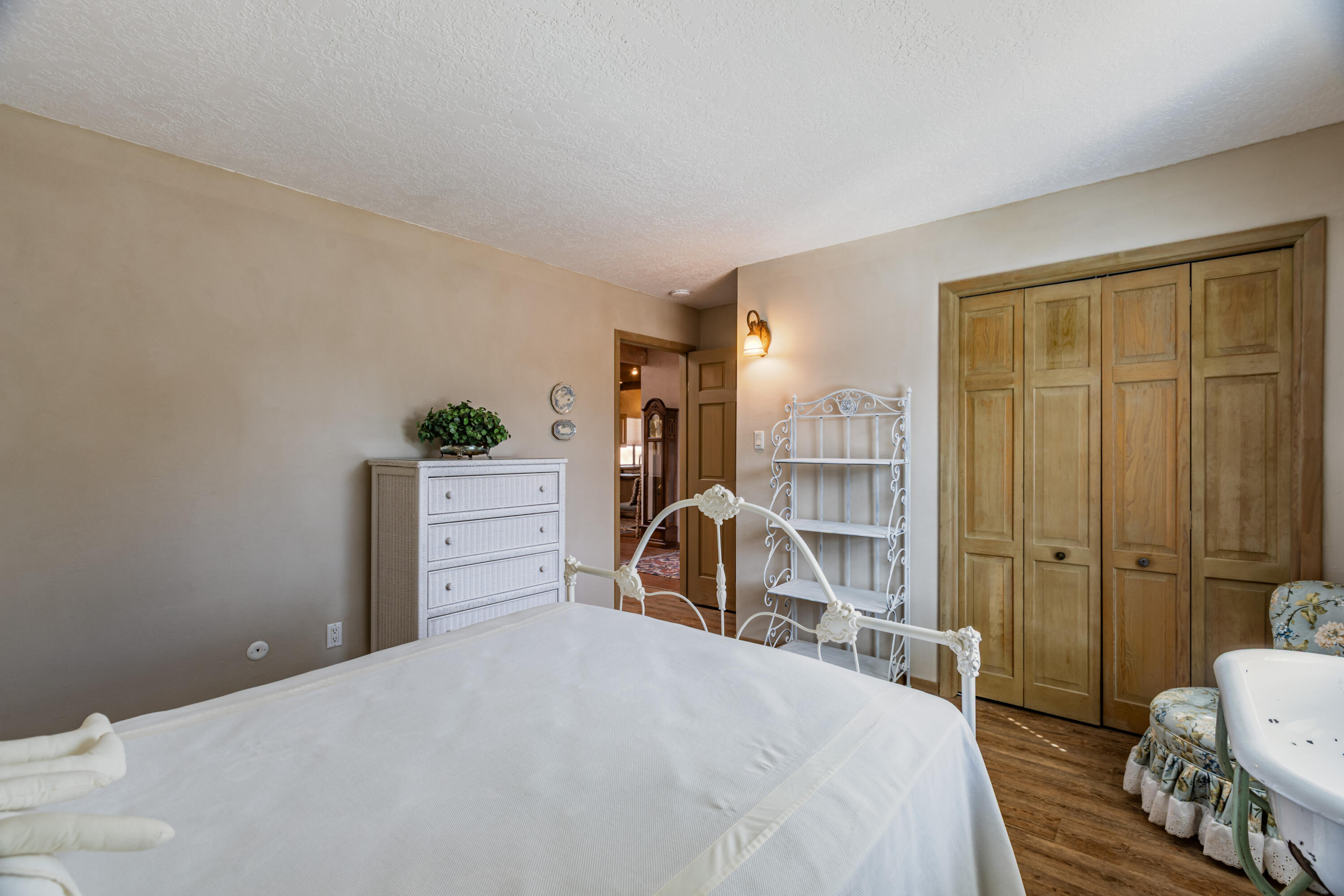 Photo 12 — 5901 Flor Del Rey NW