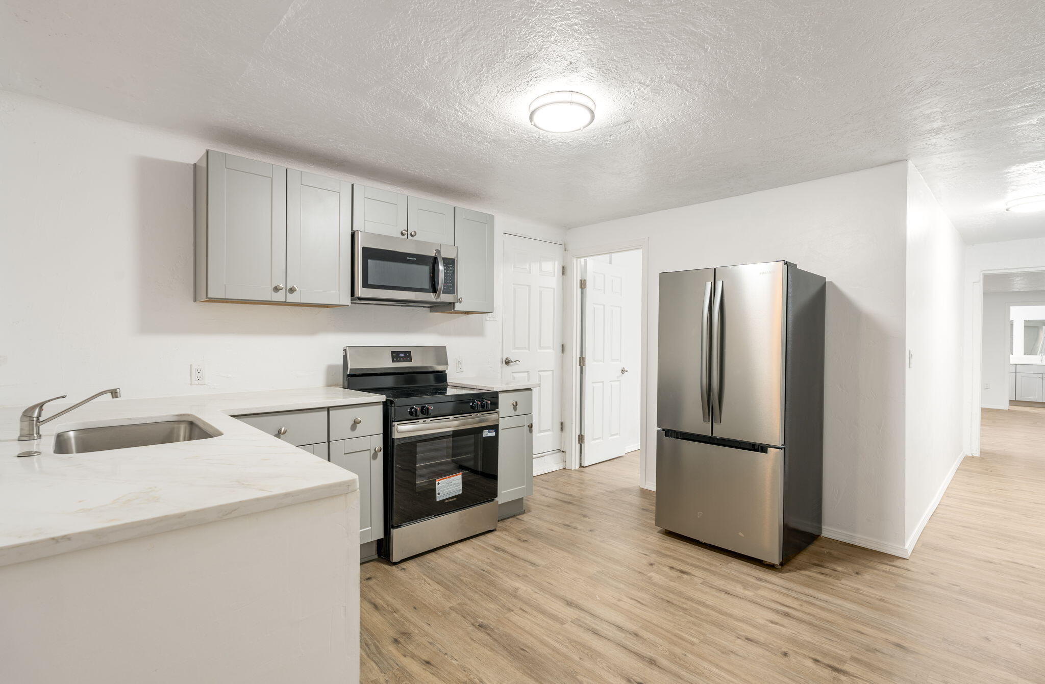 Photo 16 — 917 Edith Boulevard SE