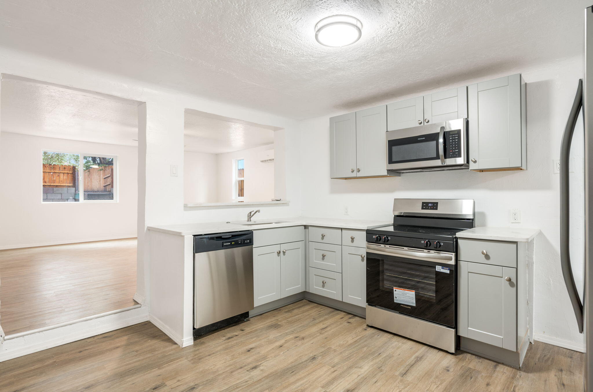 Photo 15 — 917 Edith Boulevard SE