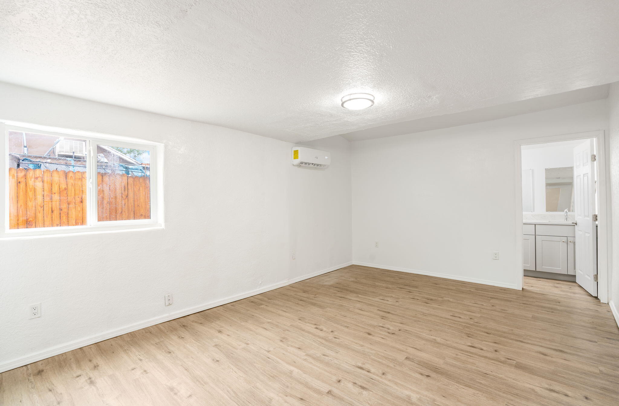 Photo 9 — 917 Edith Boulevard SE