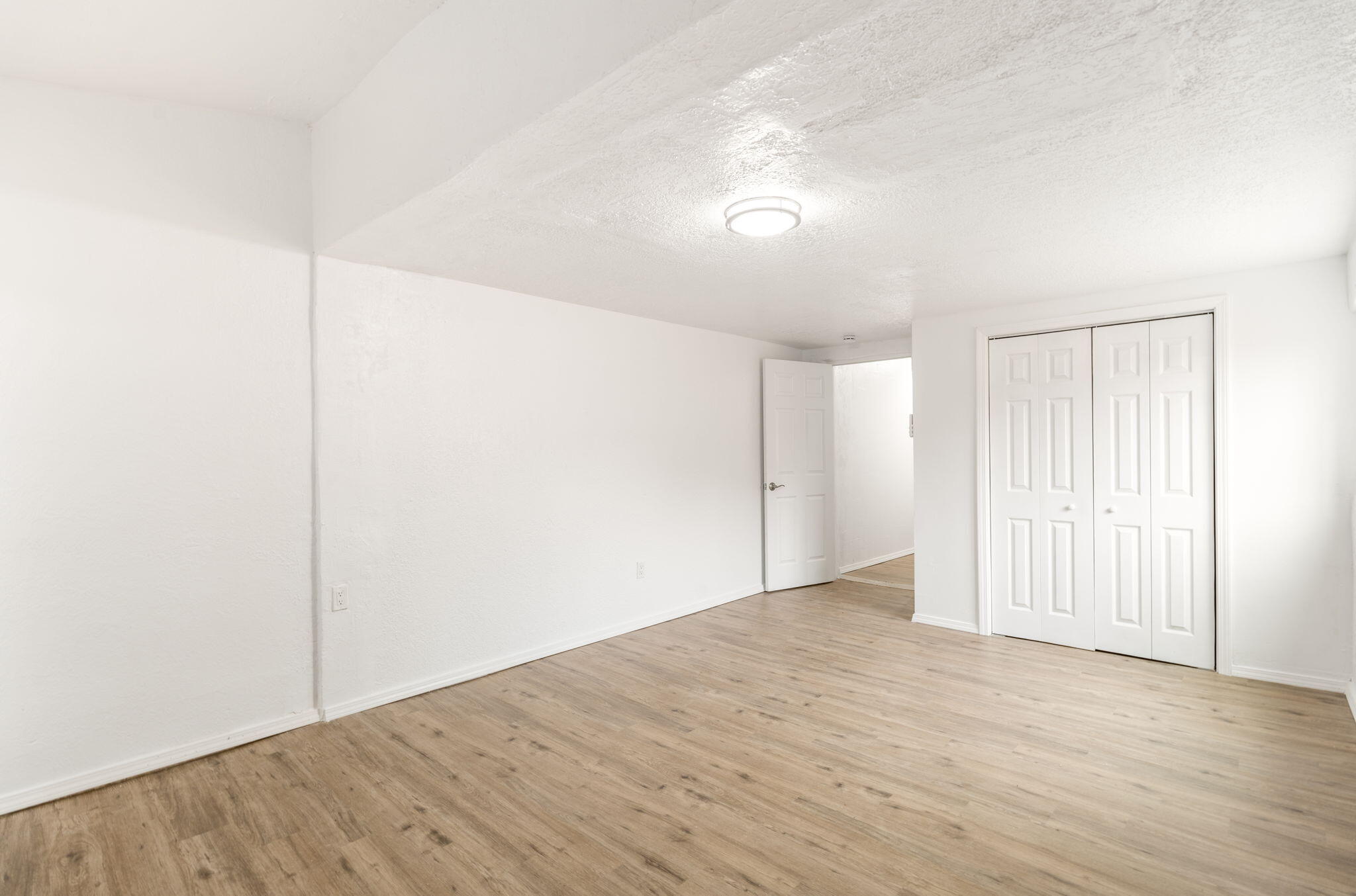 Photo 8 — 917 Edith Boulevard SE
