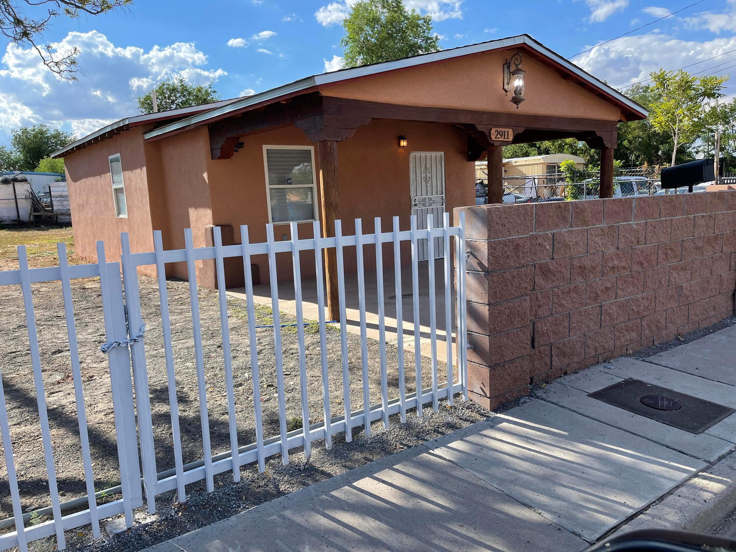 2911 1st Street NW, Albuquerque, NM 87107
