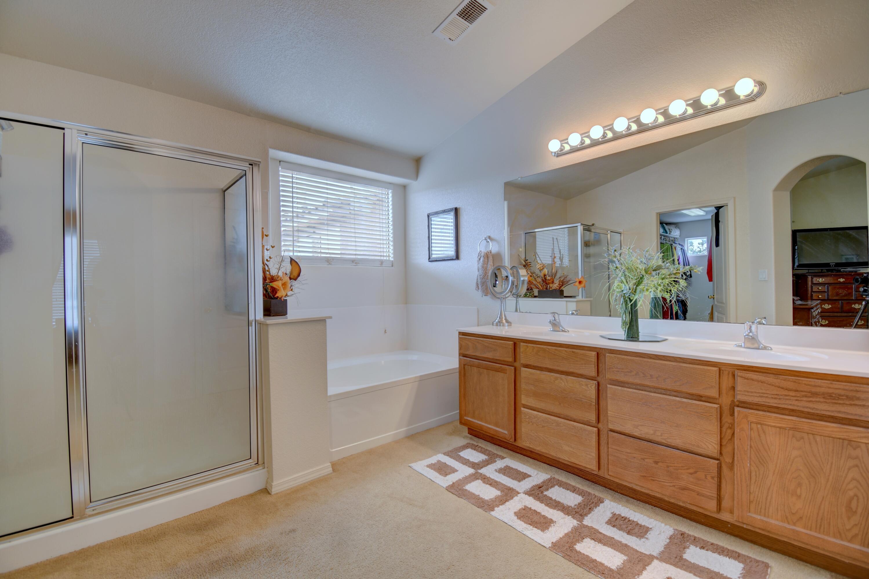 Photo 12 — 10439 Cantacielo Drive NW