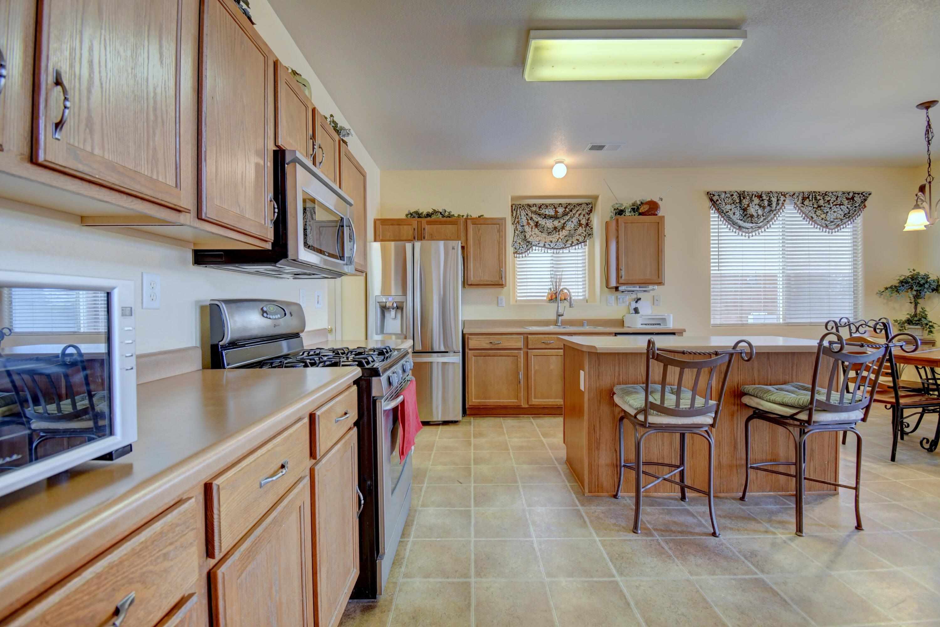 Photo 18 — 10439 Cantacielo Drive NW