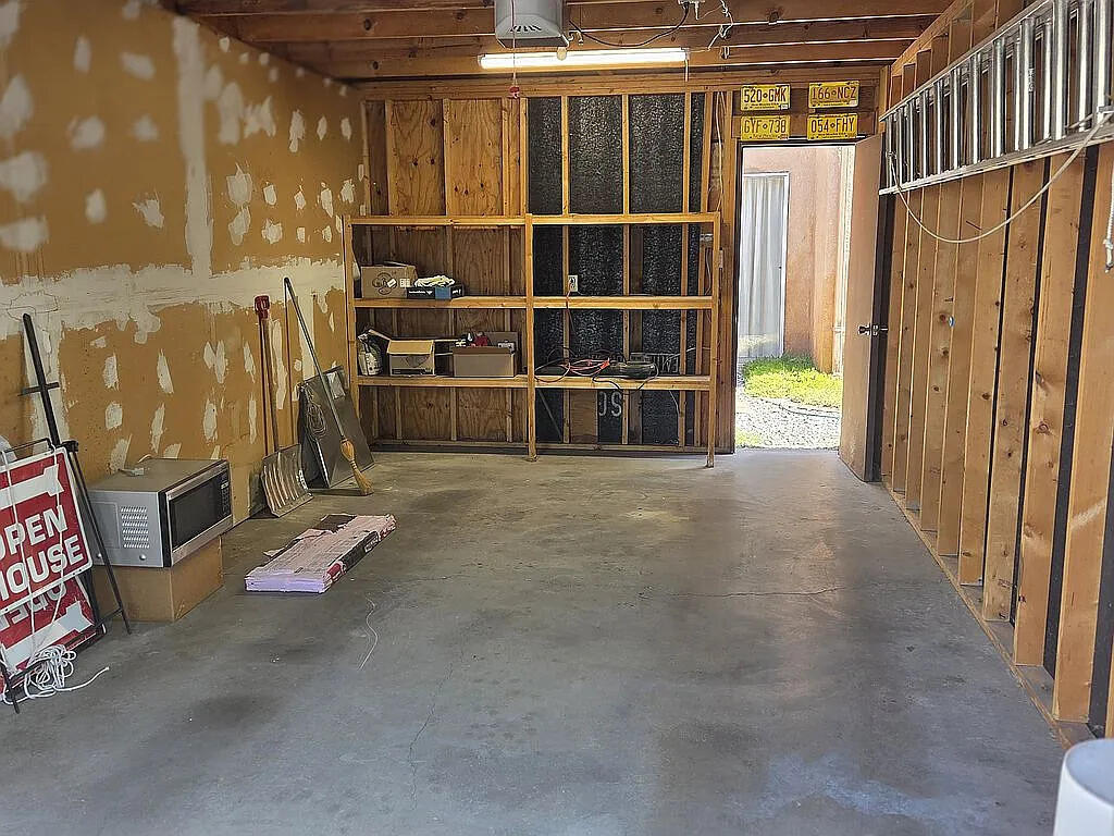 Photo 2 — 545 Berry Road NW