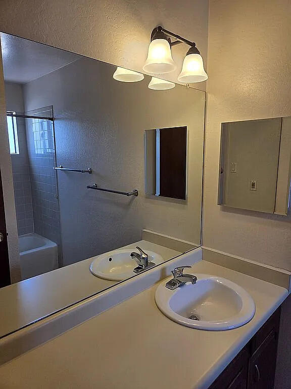 Photo 13 — 545 Berry Road NW
