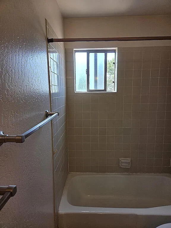 Photo 12 — 545 Berry Road NW
