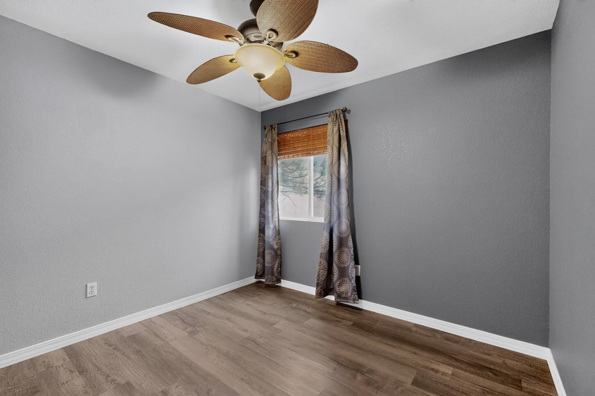Photo 15 — 617 Sunny Meadows Drive NE