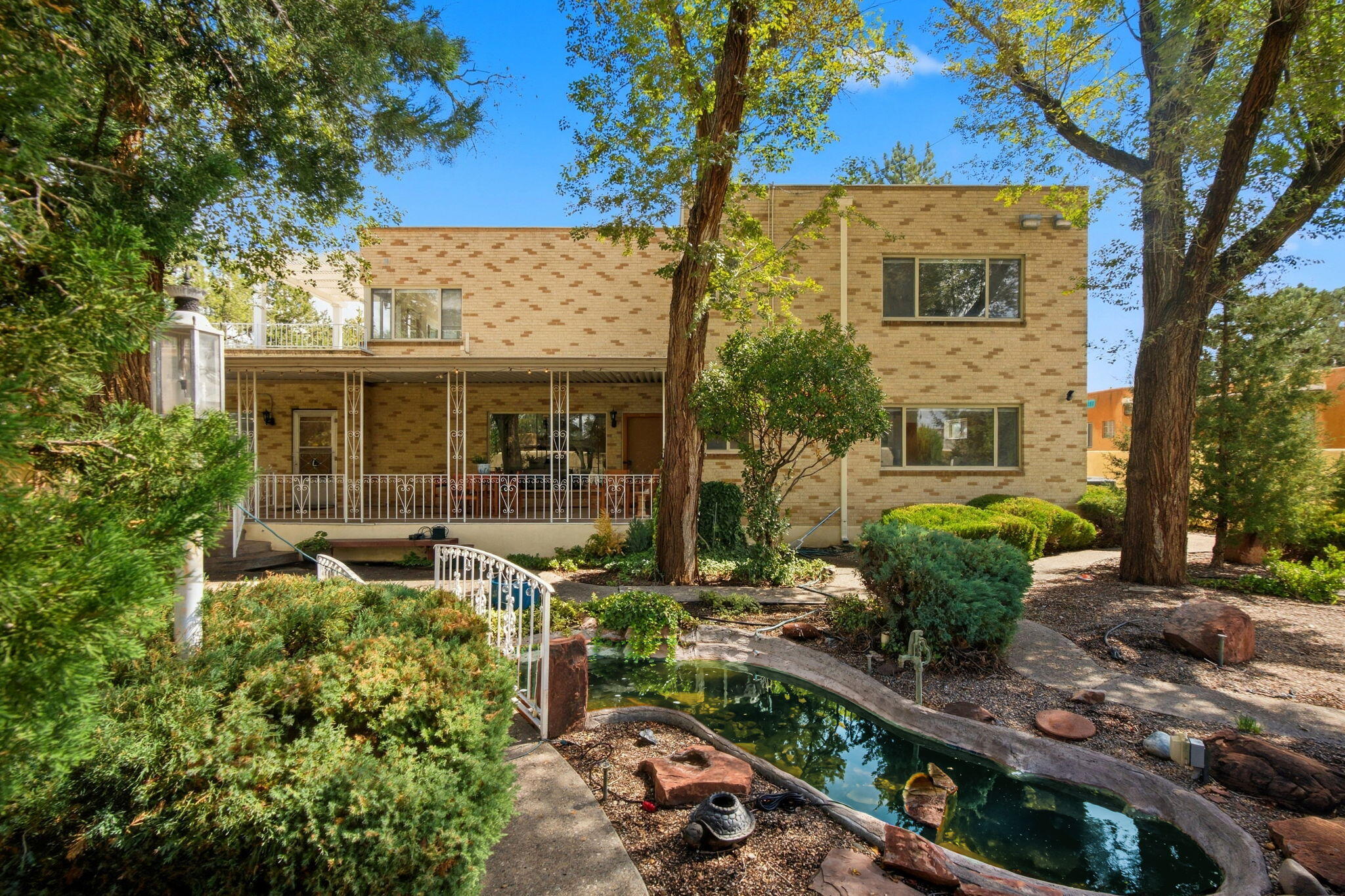 Photo 2 — 309 Hermosa Drive SE
