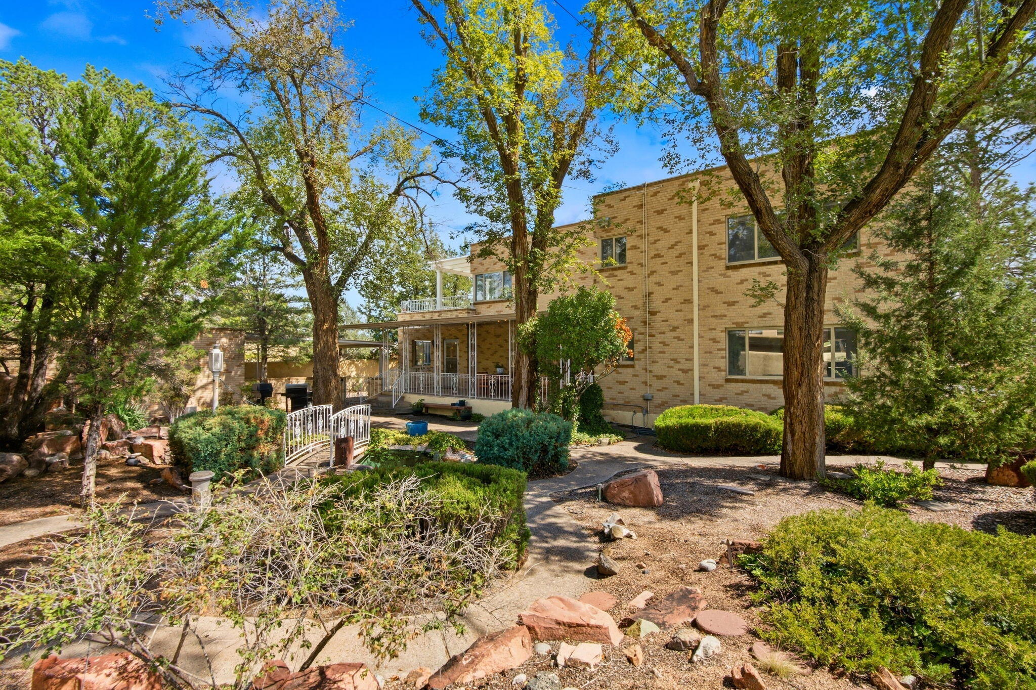Photo 4 — 309 Hermosa Drive SE