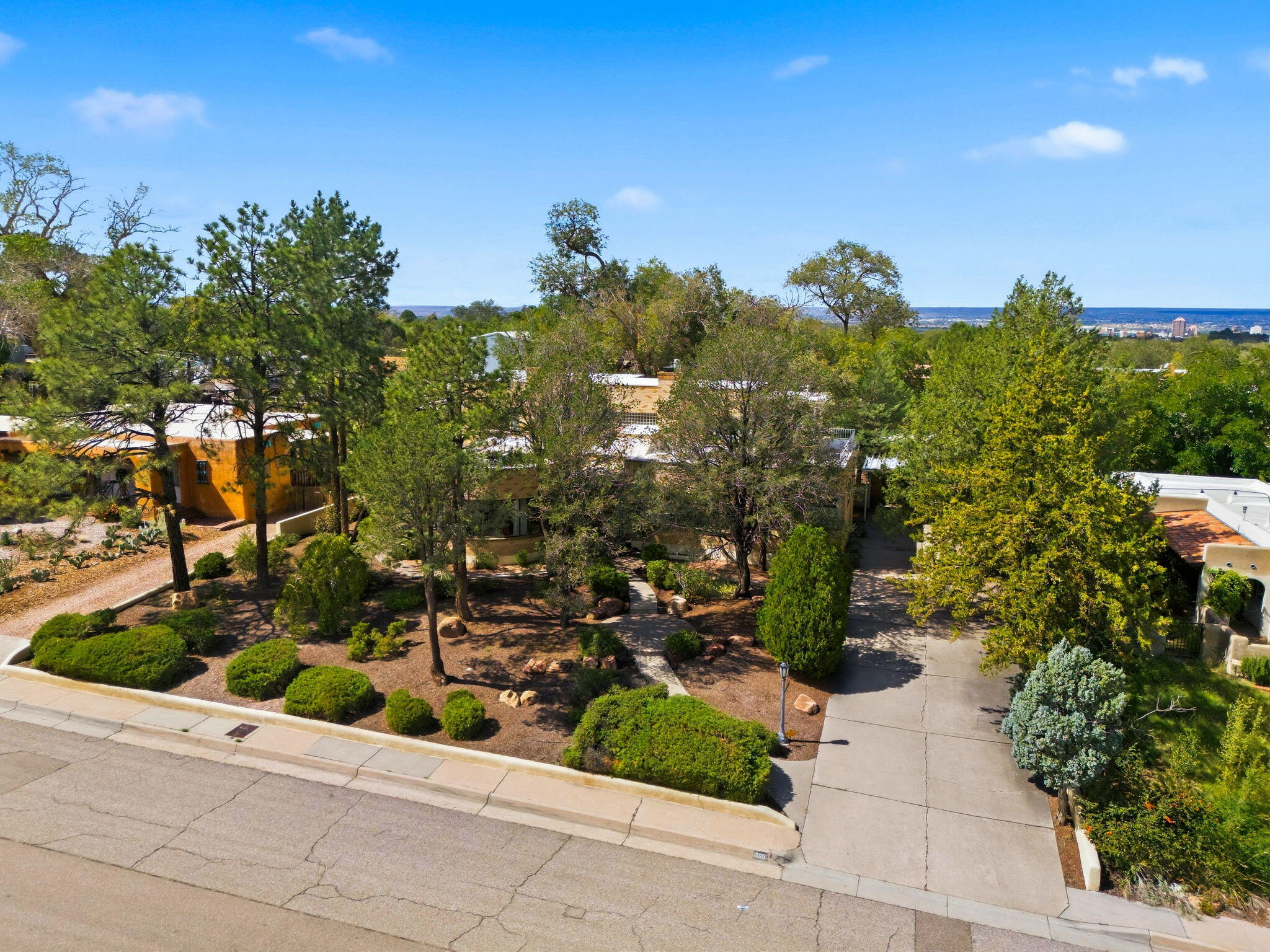 Photo 8 — 309 Hermosa Drive SE