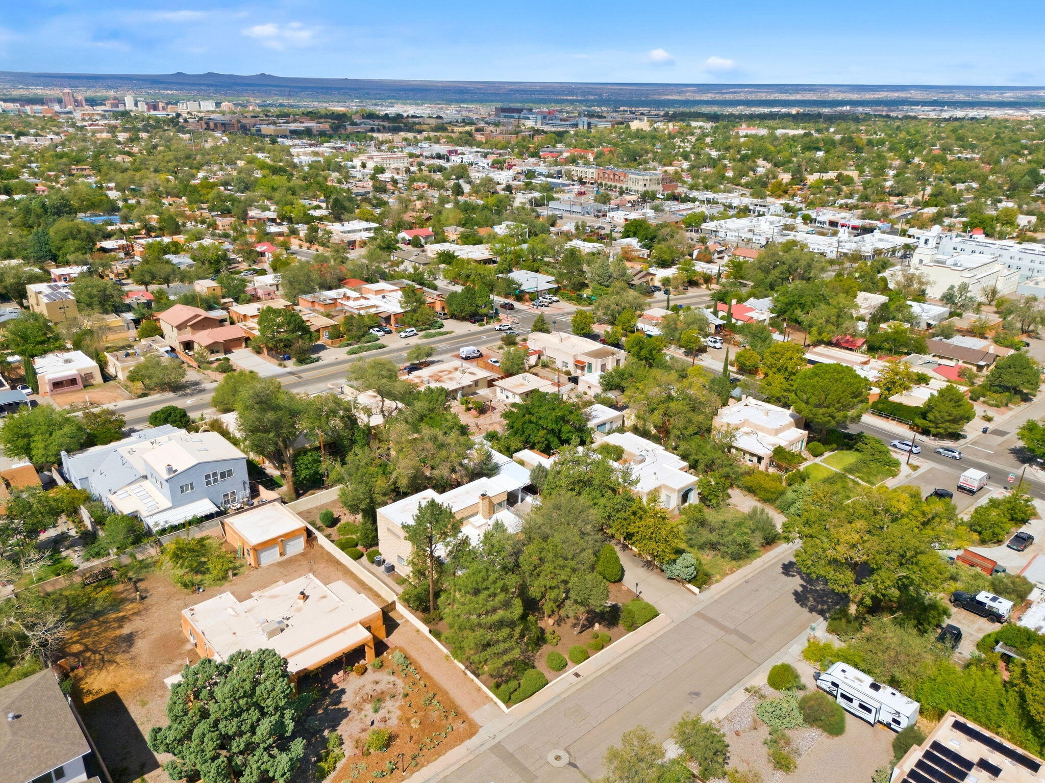Photo 12 — 309 Hermosa Drive SE