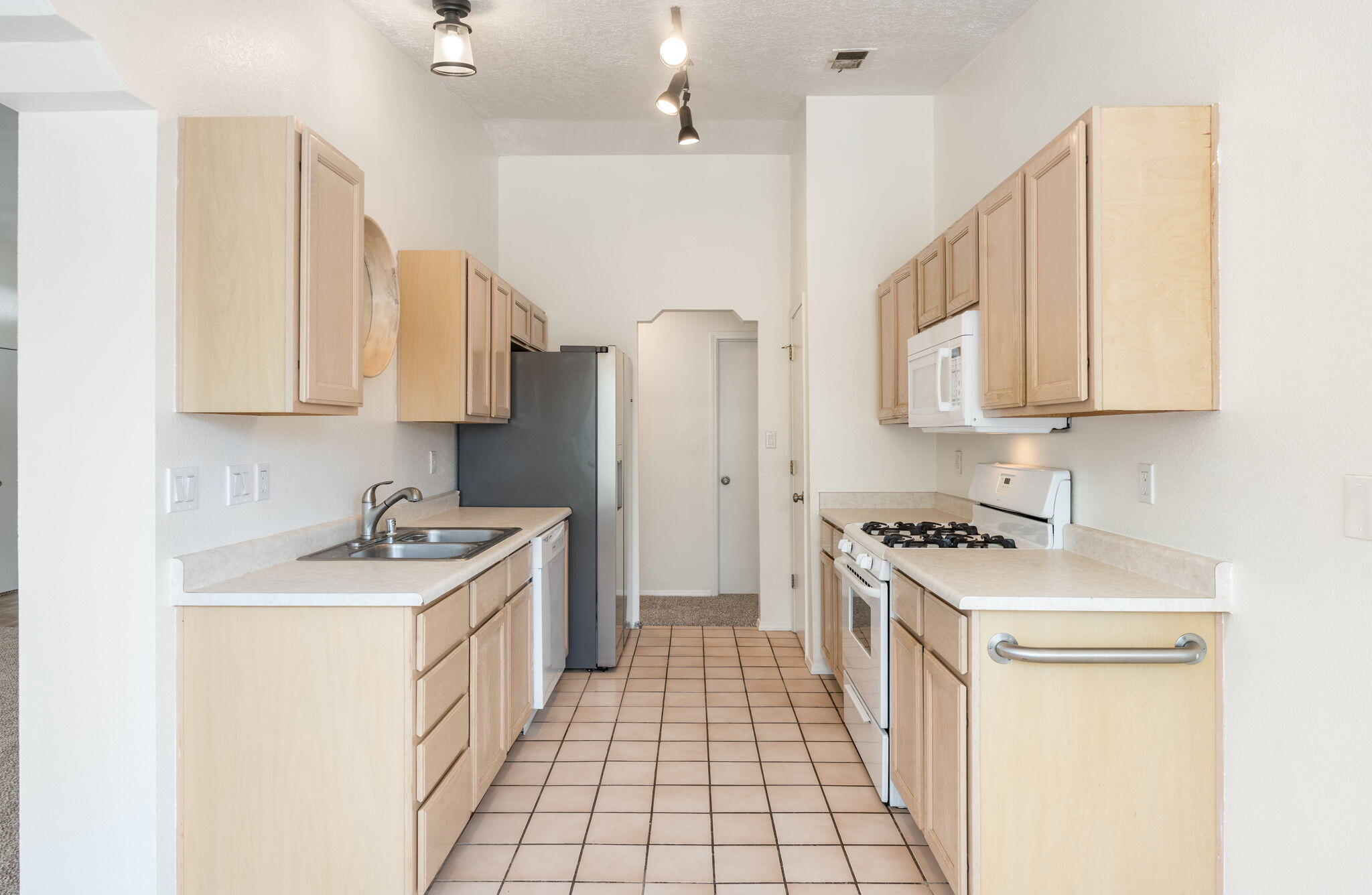 Photo 14 — 5304 Bandelier Drive NW