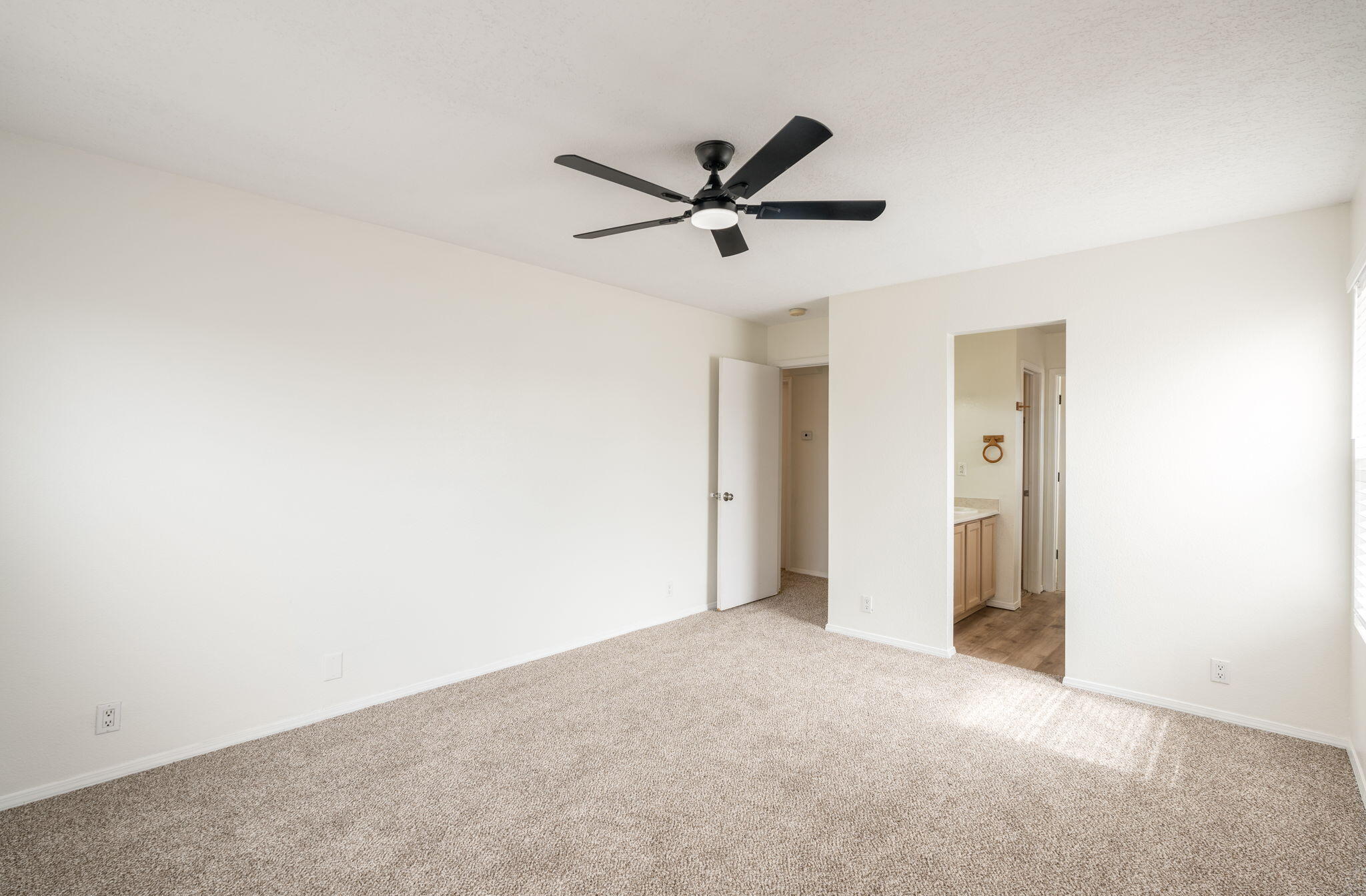 Photo 18 — 5304 Bandelier Drive NW