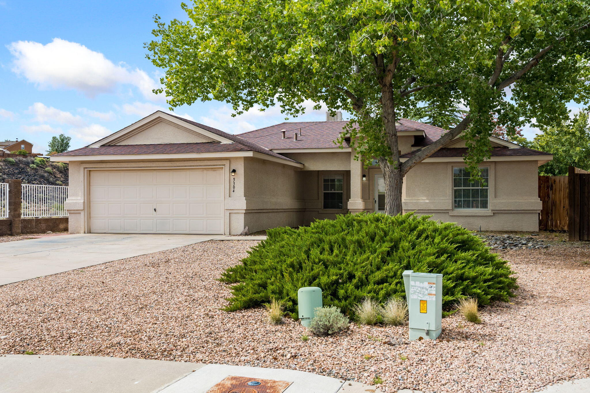 Photo 2 — 5304 Bandelier Drive NW