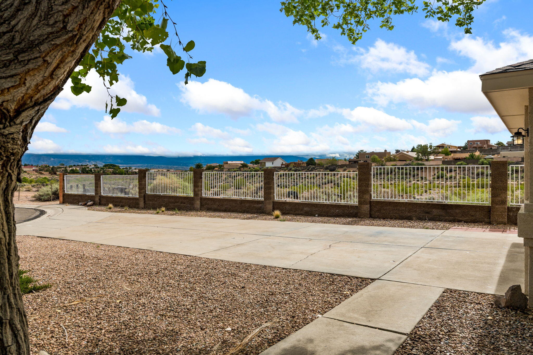 Photo 4 — 5304 Bandelier Drive NW