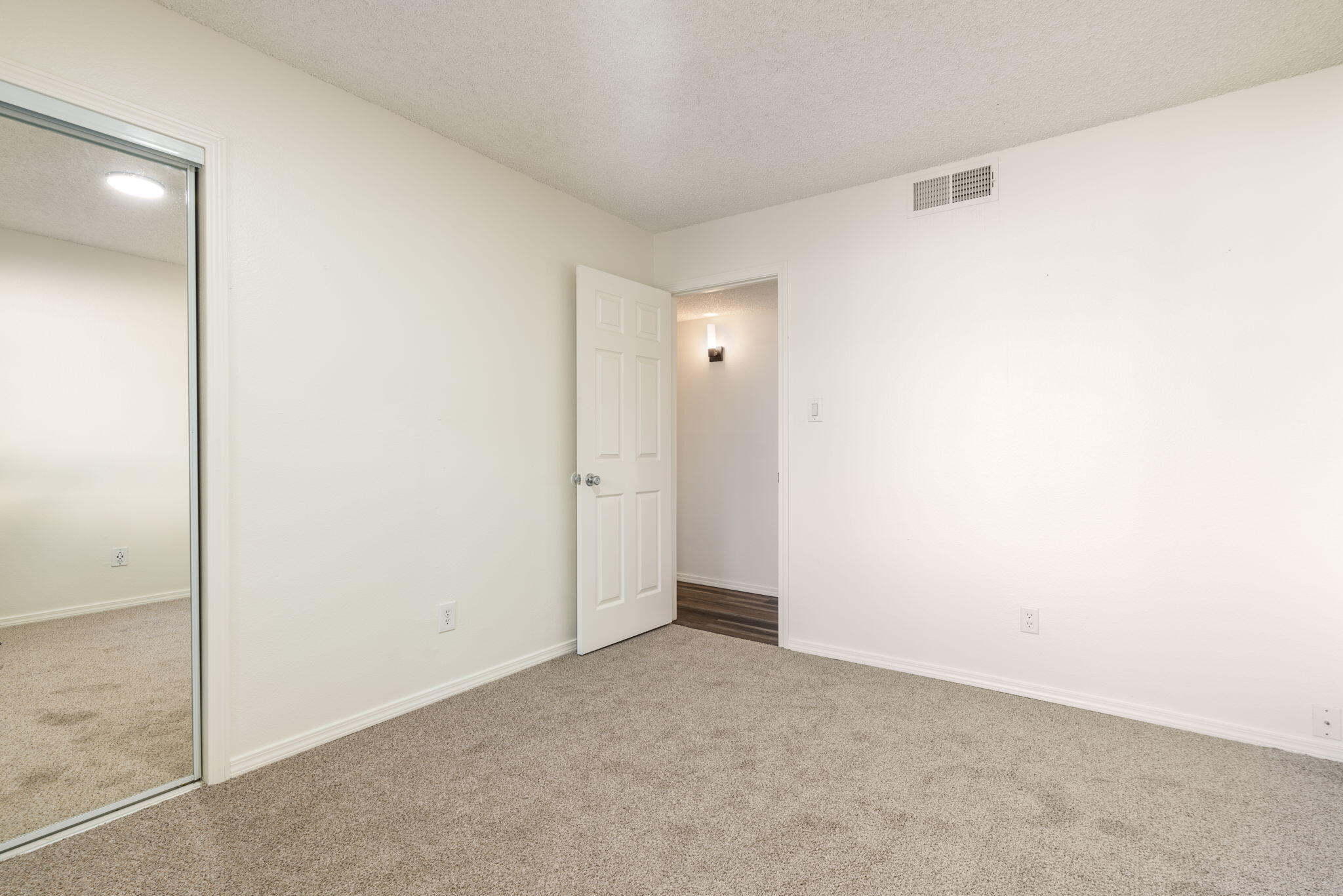 Photo 2 — 6116 Cuesta Place NW