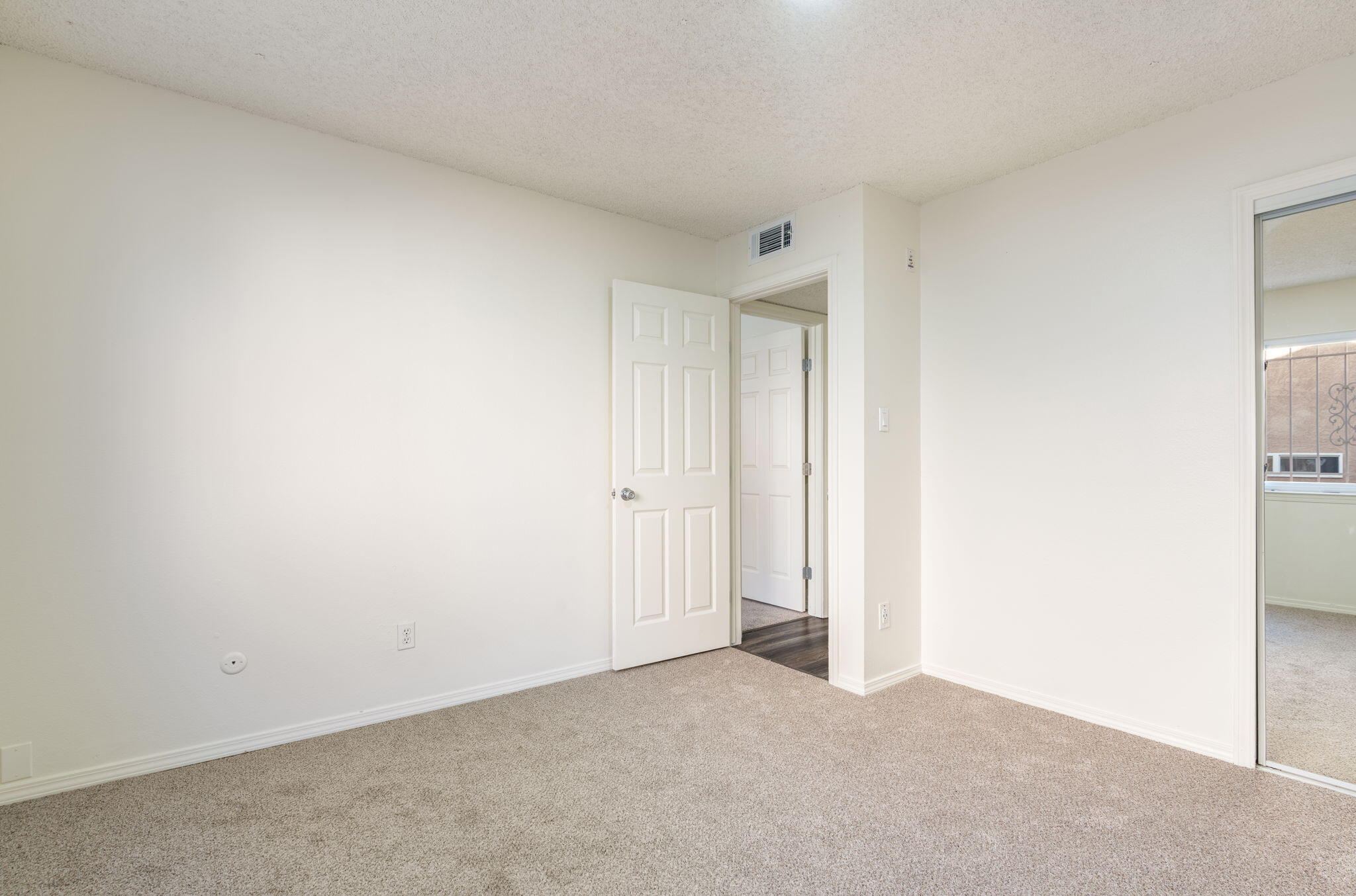 Photo 5 — 6116 Cuesta Place NW