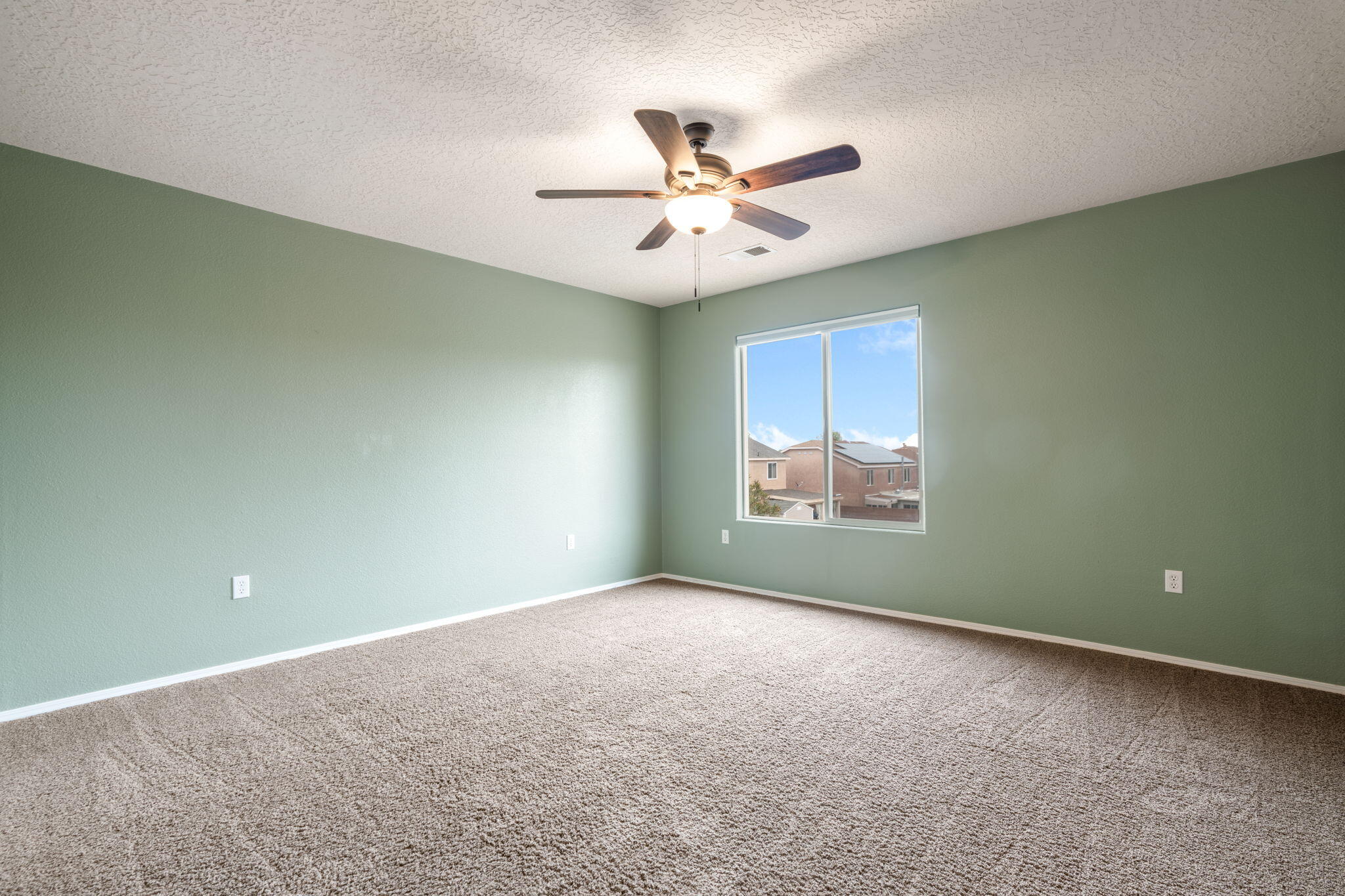 Photo 20 — 1060 Capitan Street NW