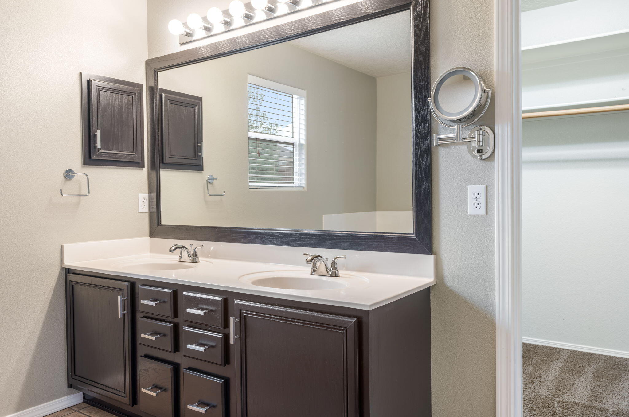 Photo 16 — 1060 Capitan Street NW