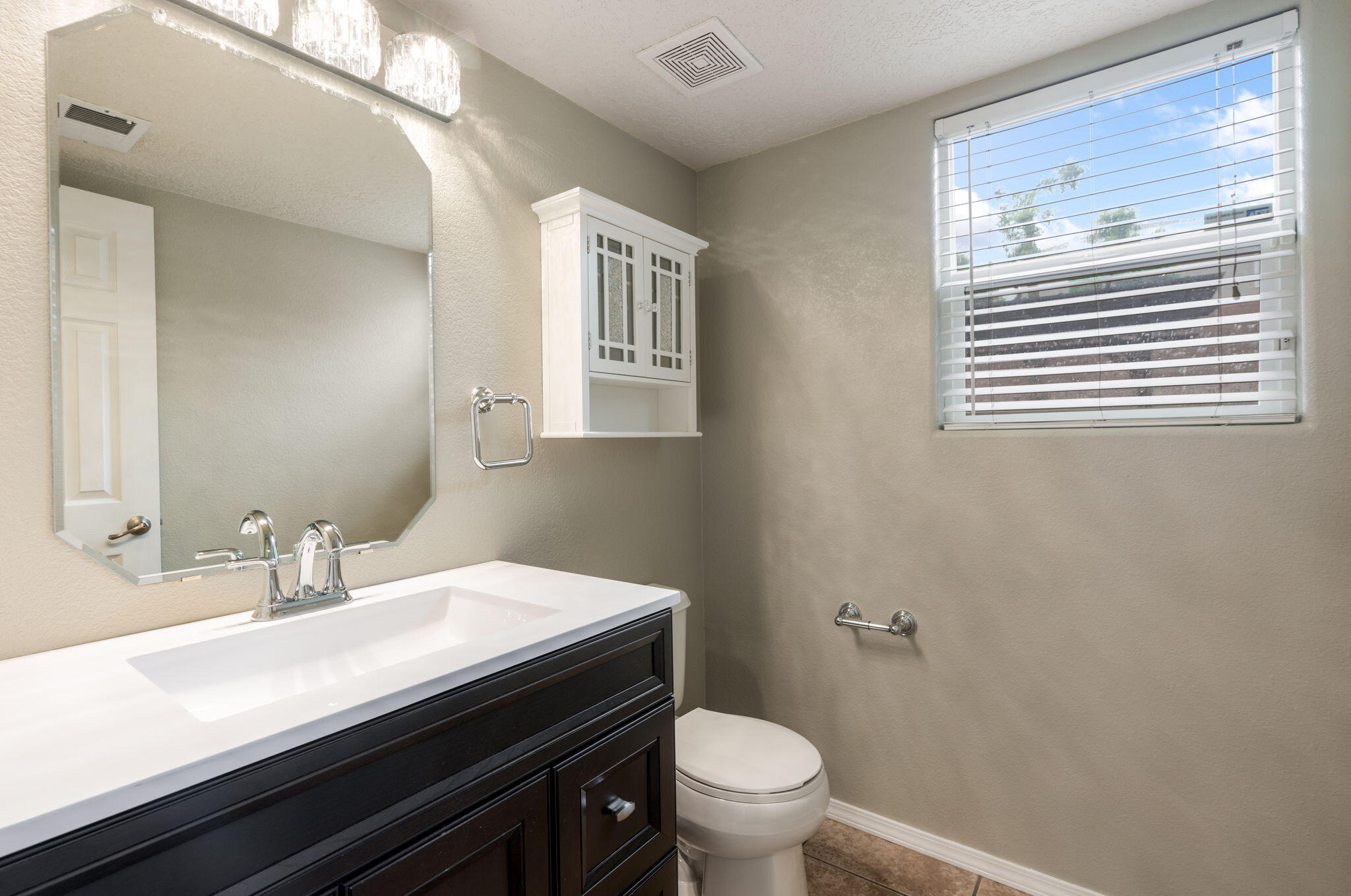 Photo 14 — 1060 Capitan Street NW