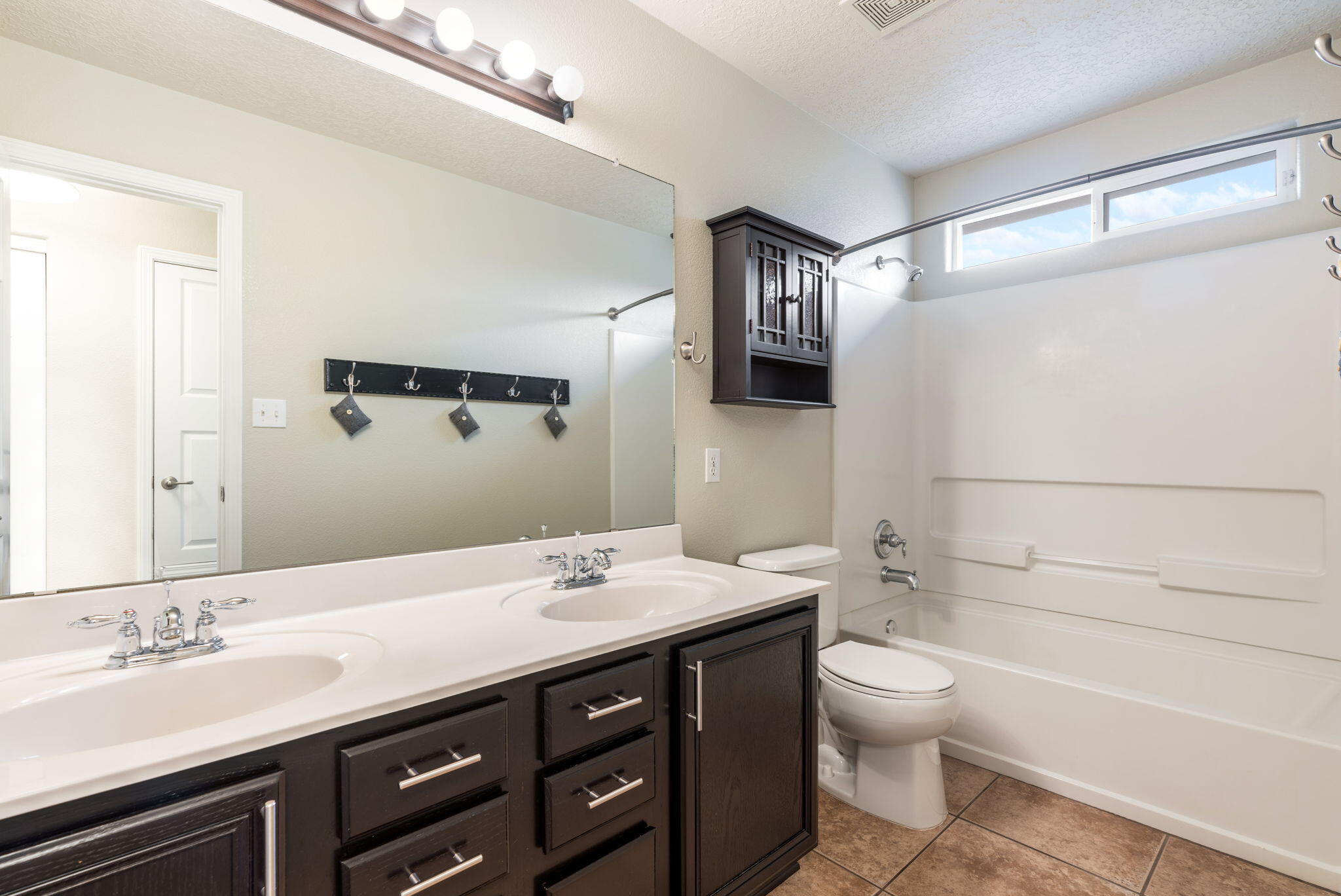 Photo 10 — 1060 Capitan Street NW