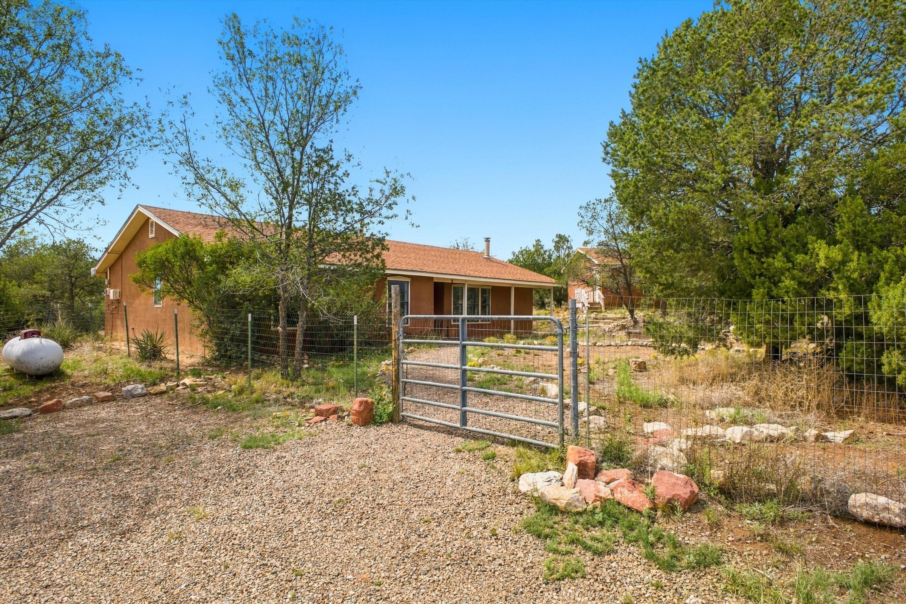 53 Bella Vista Road, Edgewood, NM 87015