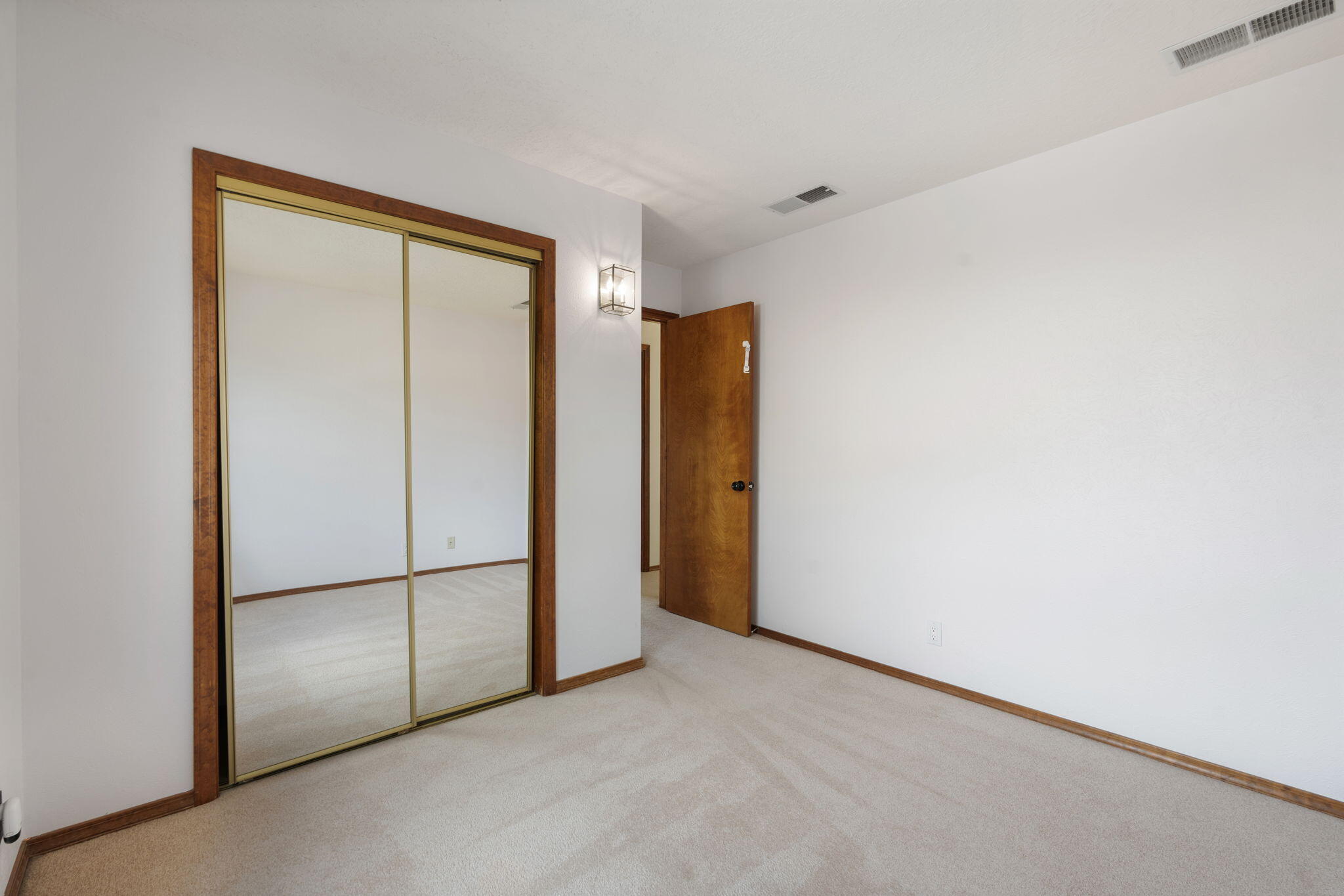 Photo 8 — 9311 Freedom Way NE