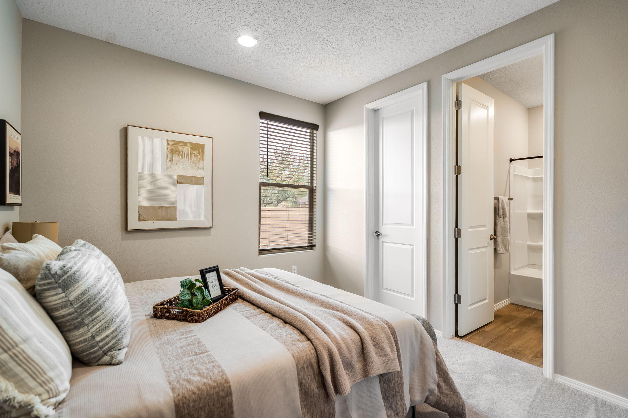 Photo 13 — 6304 Acadia Lane NE