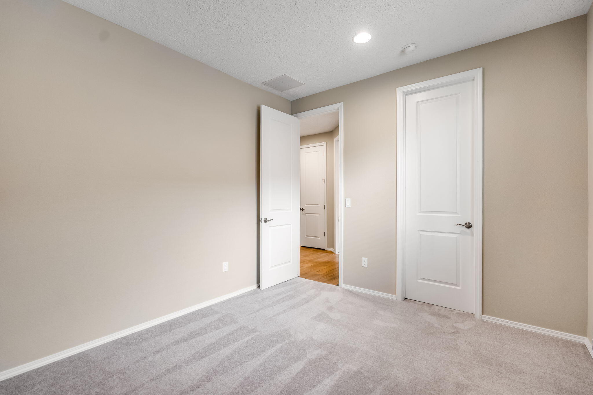 Photo 9 — 6304 Acadia Lane NE