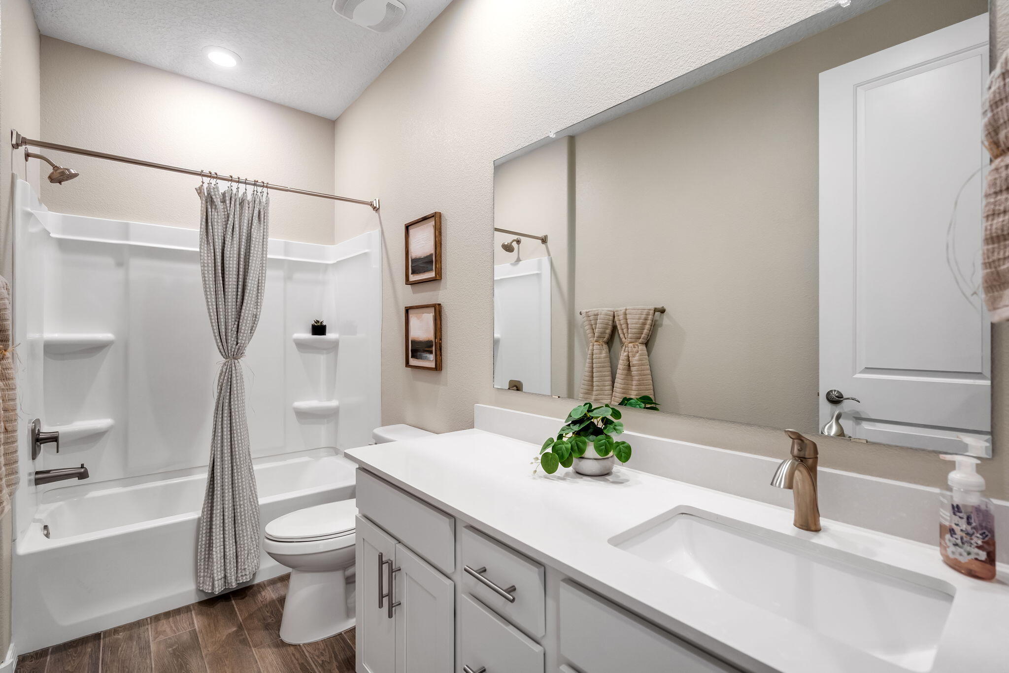 Photo 7 — 6304 Acadia Lane NE