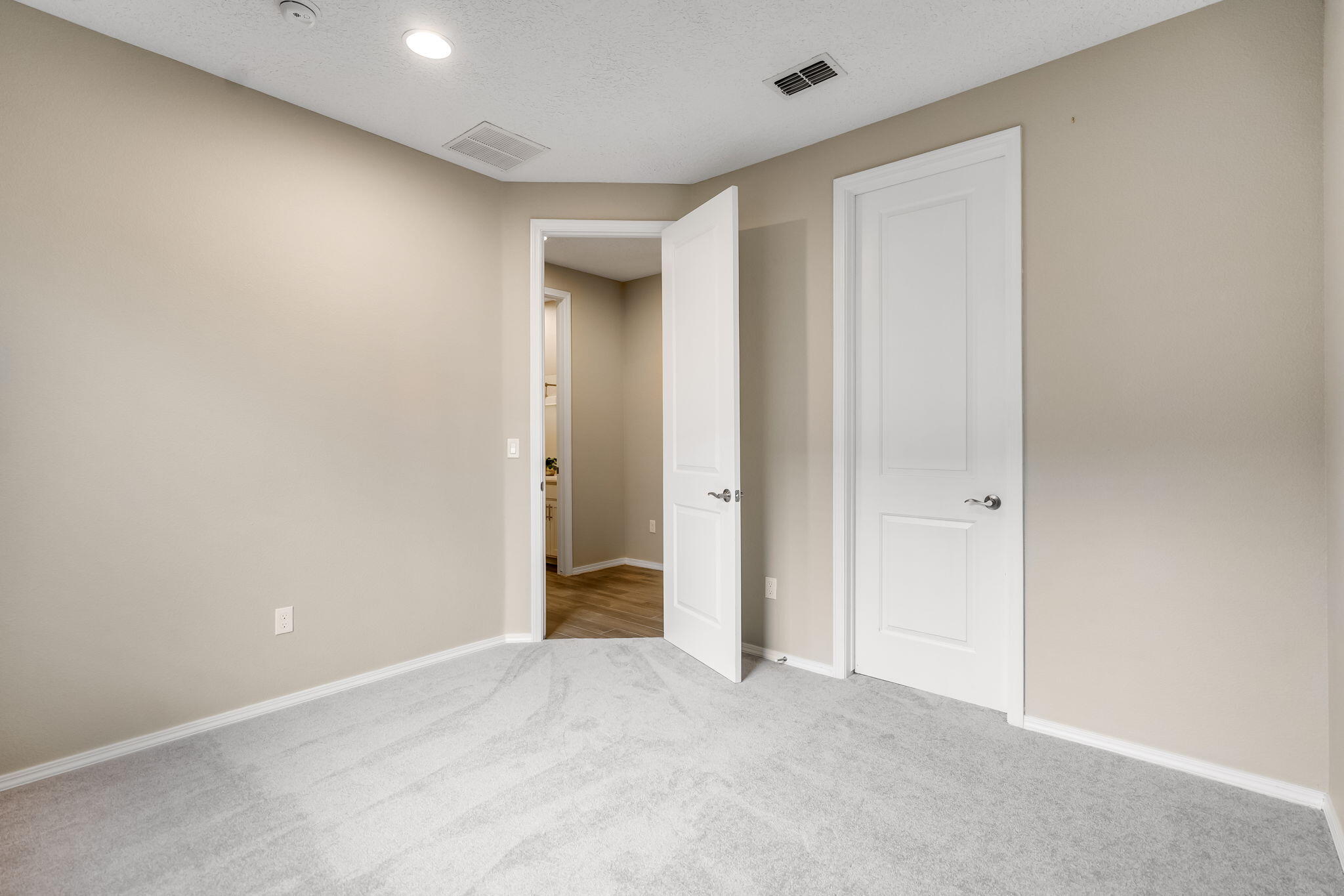 Photo 6 — 6304 Acadia Lane NE
