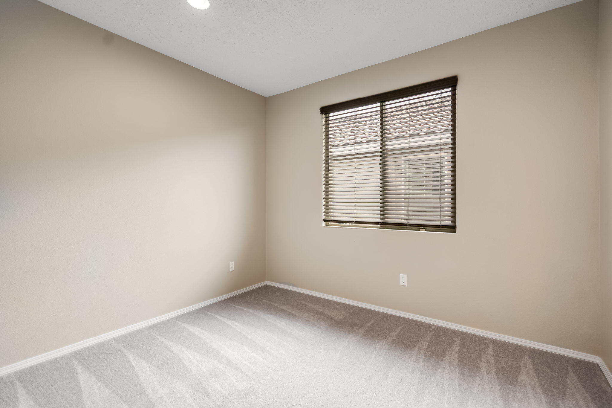 Photo 5 — 6304 Acadia Lane NE