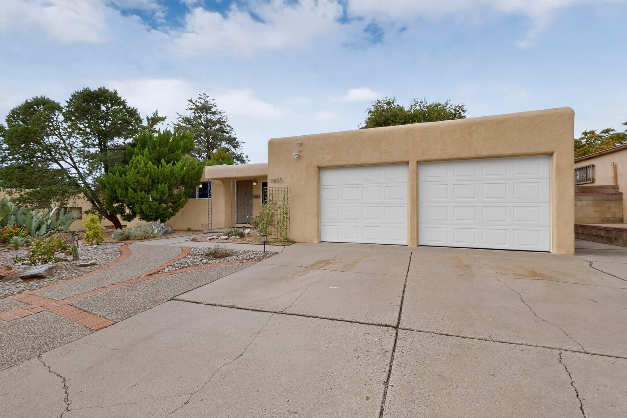 Photo 12 — 9805 Mesa Arriba Avenue NE