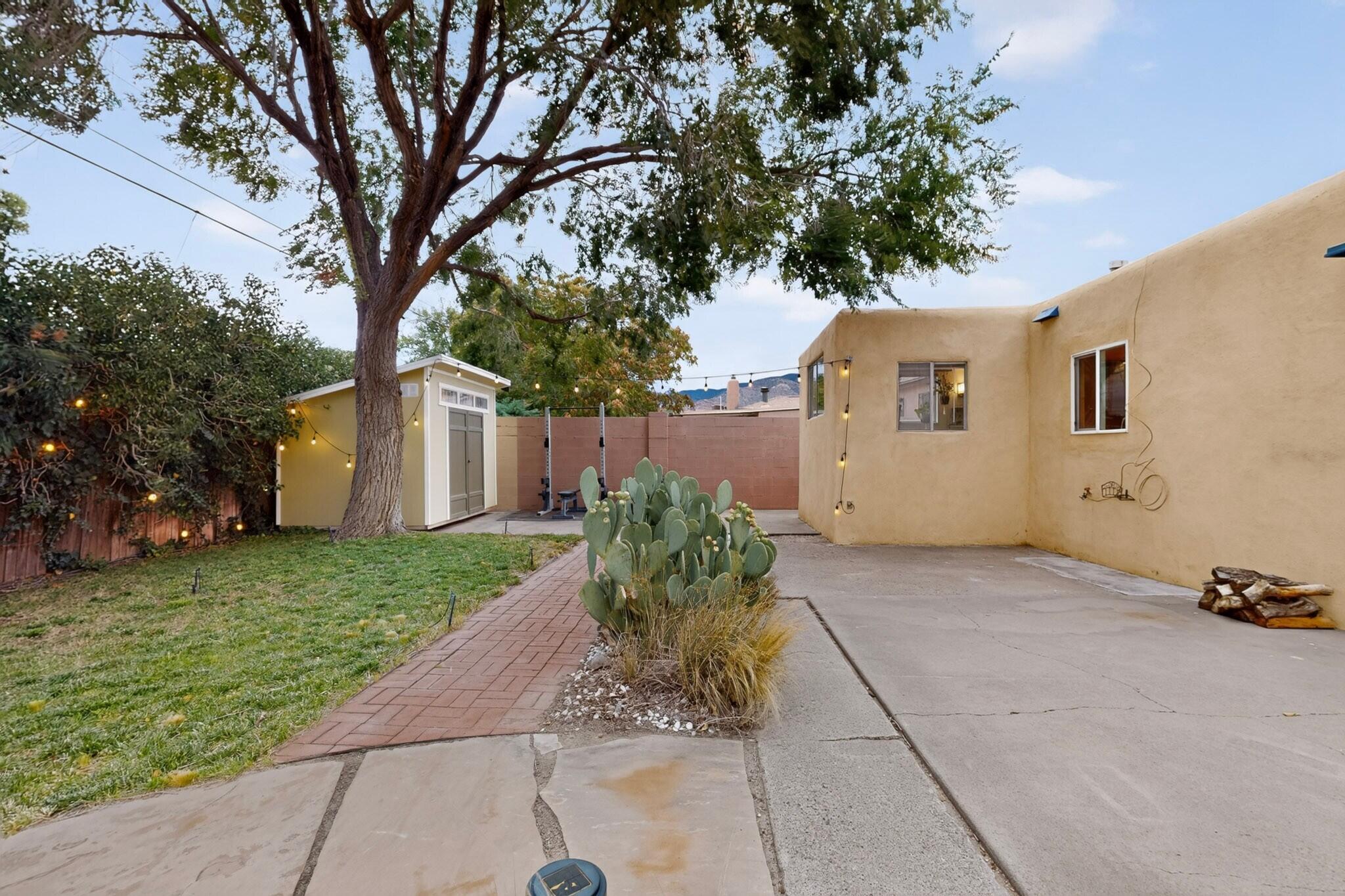 Photo 9 — 9805 Mesa Arriba Avenue NE