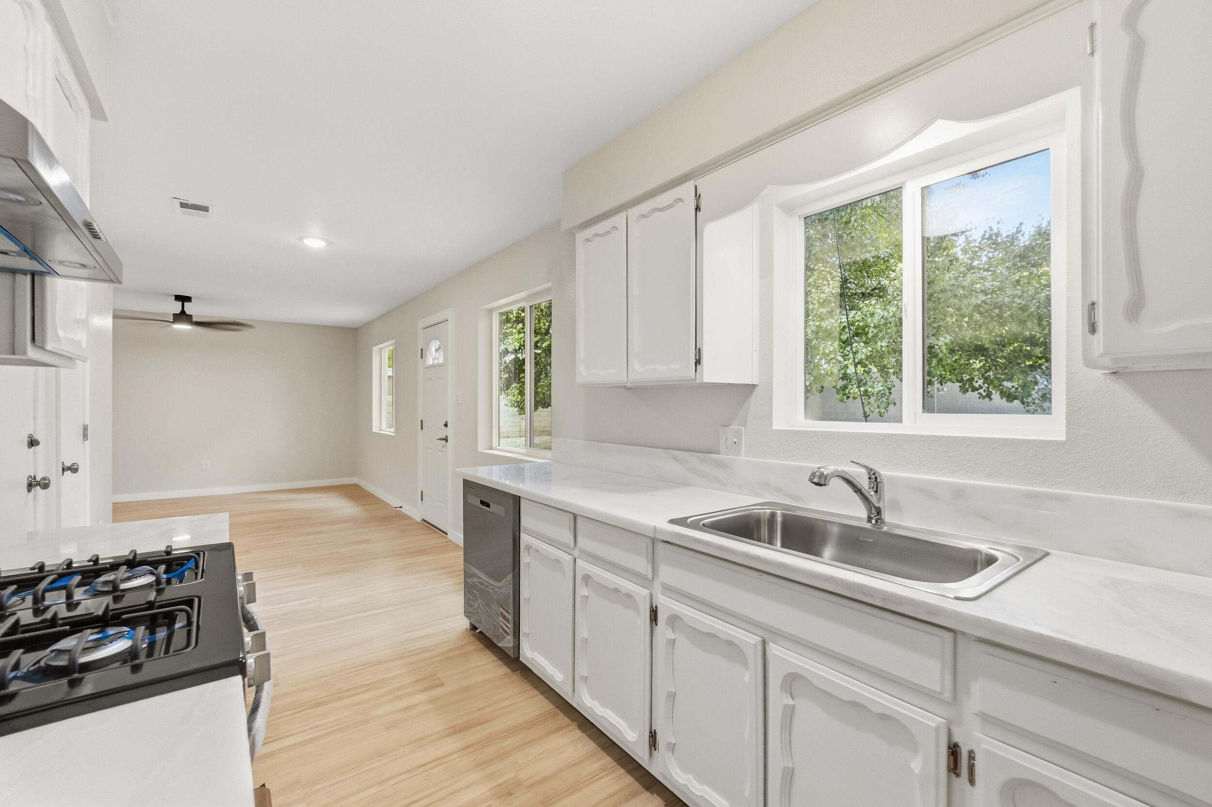 Photo 10 — 307 Osage Place SW