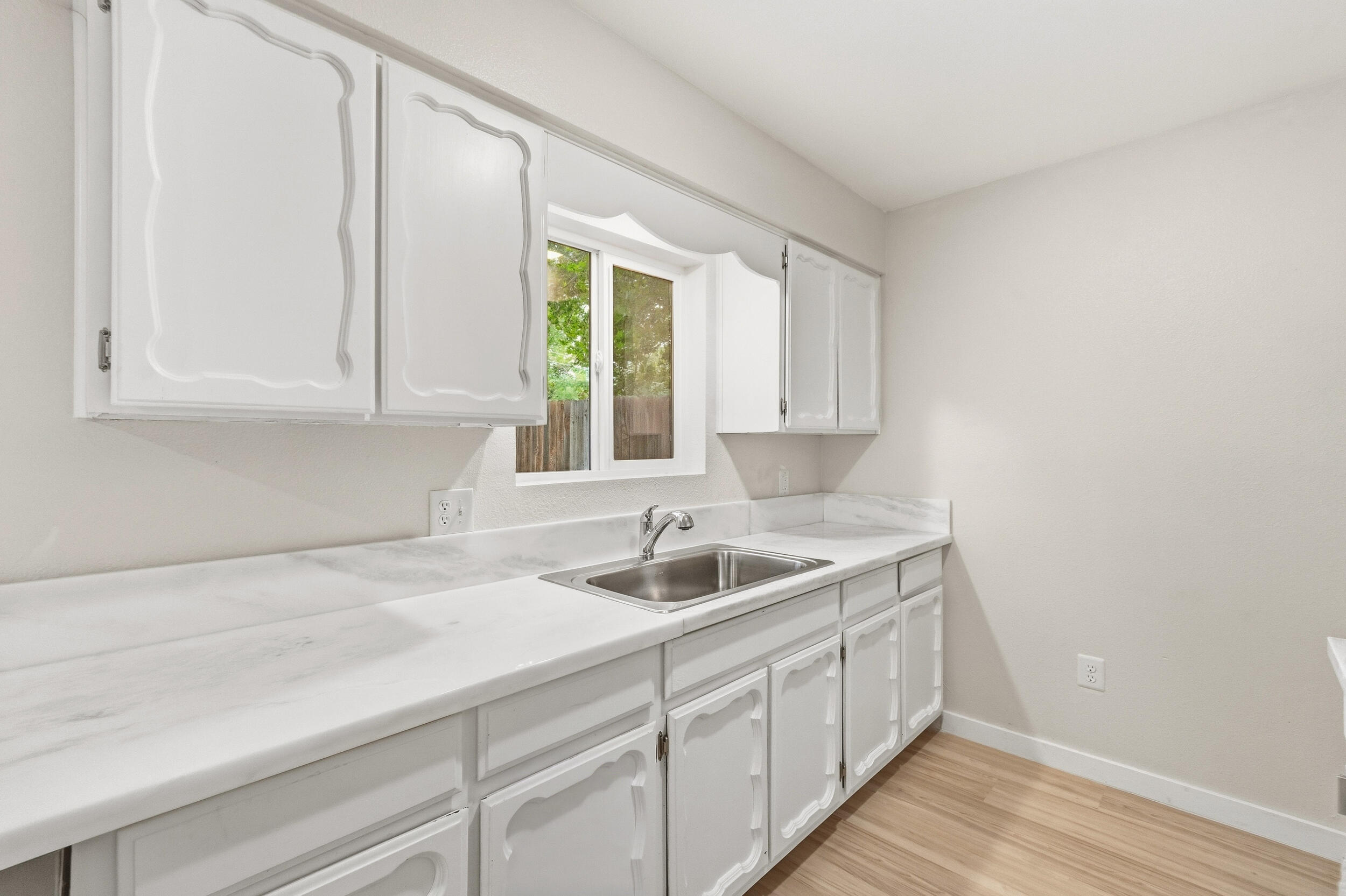 Photo 11 — 307 Osage Place SW