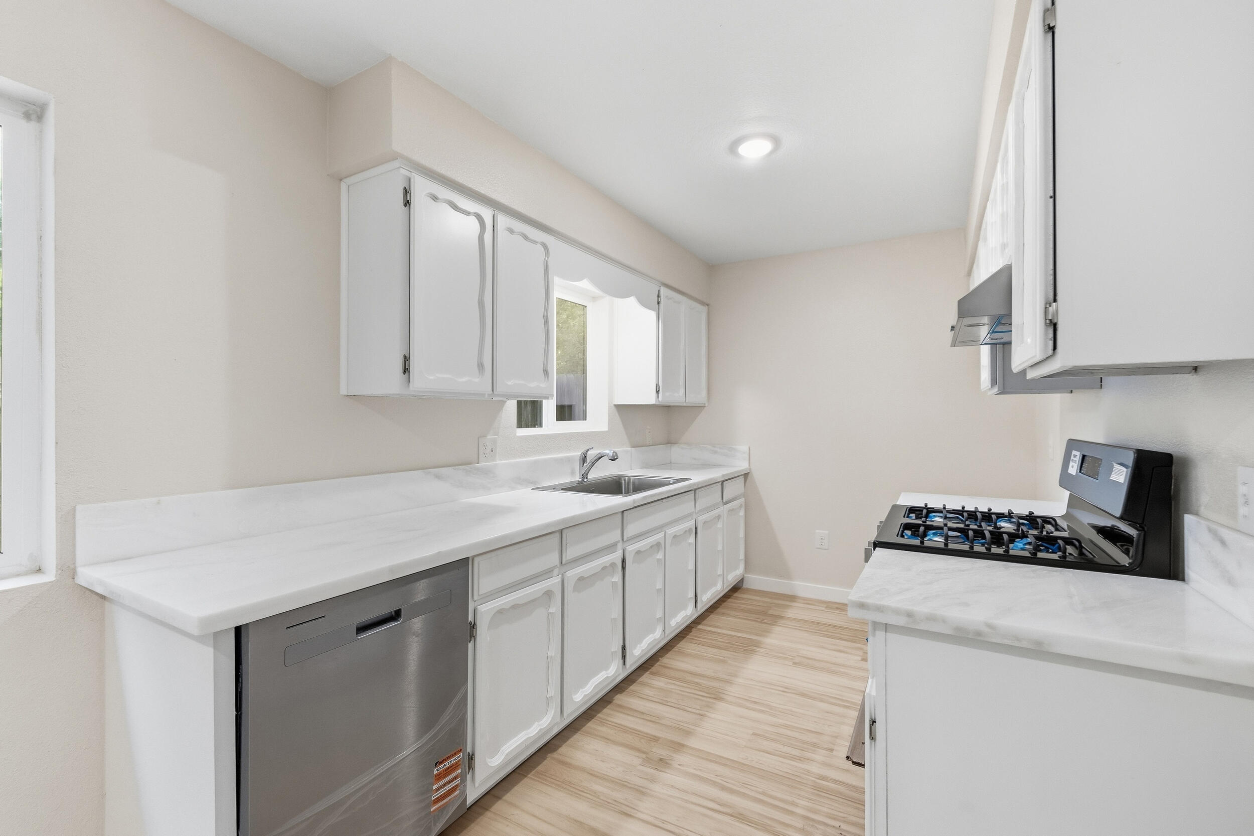 Photo 12 — 307 Osage Place SW