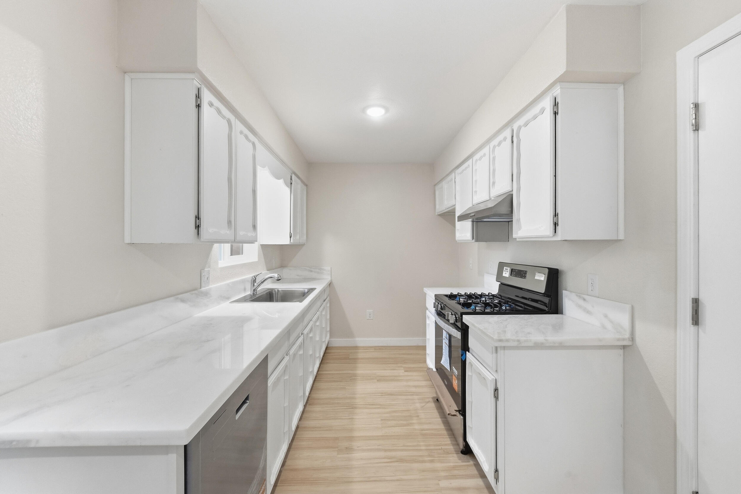 Photo 13 — 307 Osage Place SW