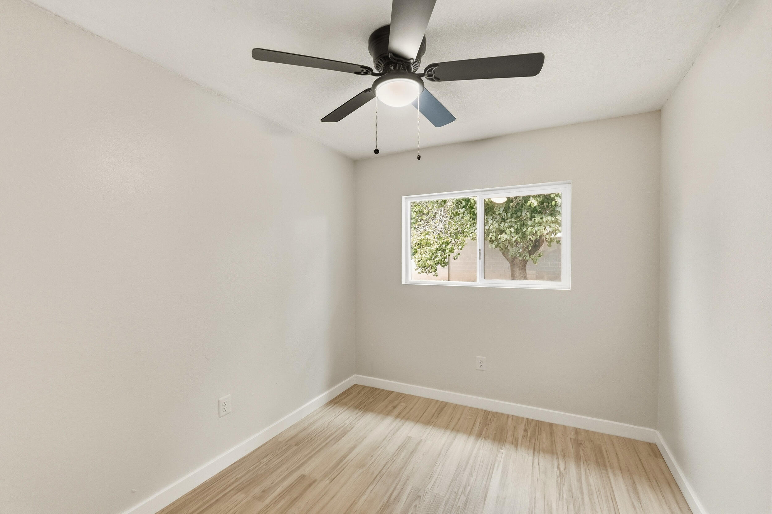 Photo 17 — 307 Osage Place SW
