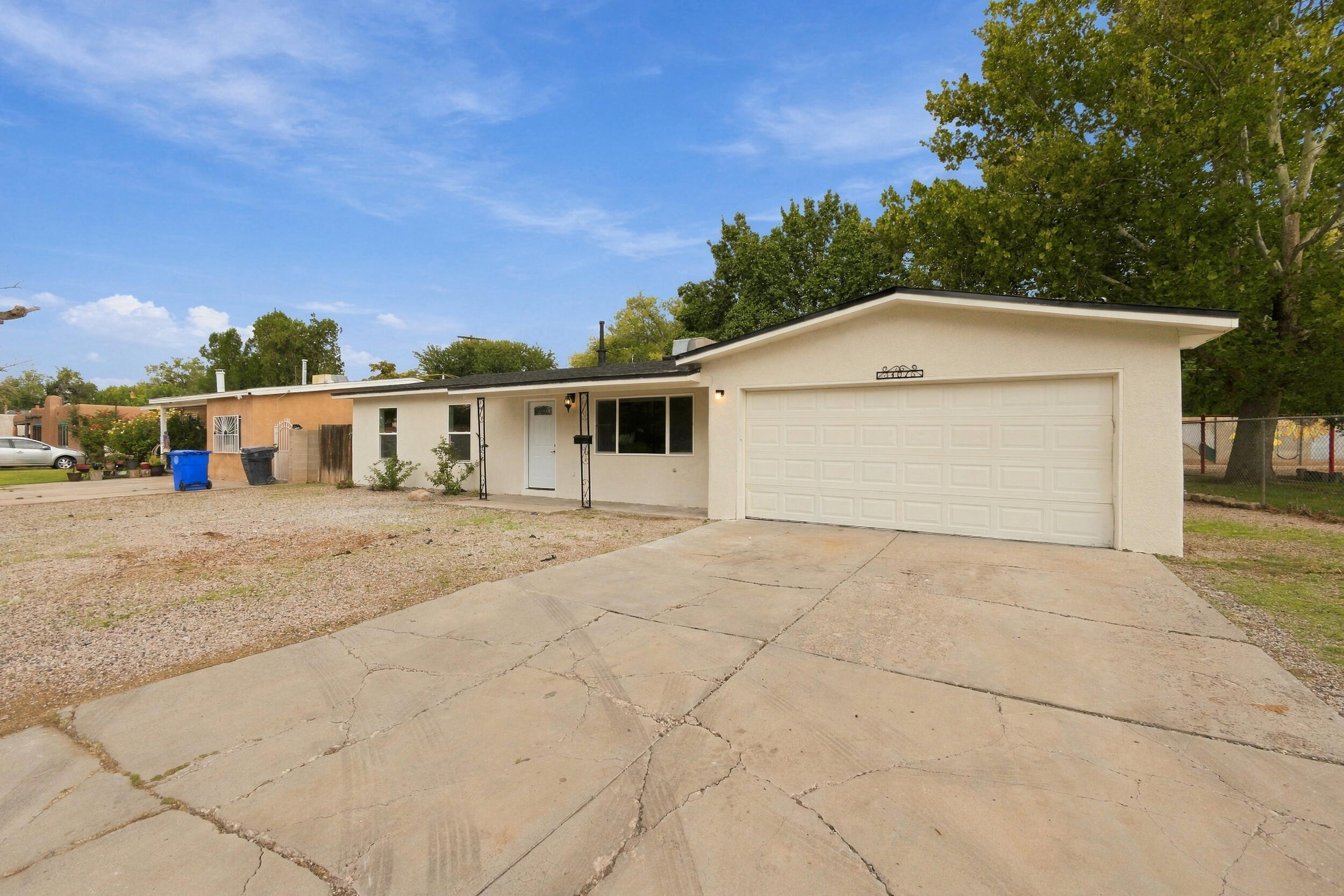 Photo 2 — 307 Osage Place SW