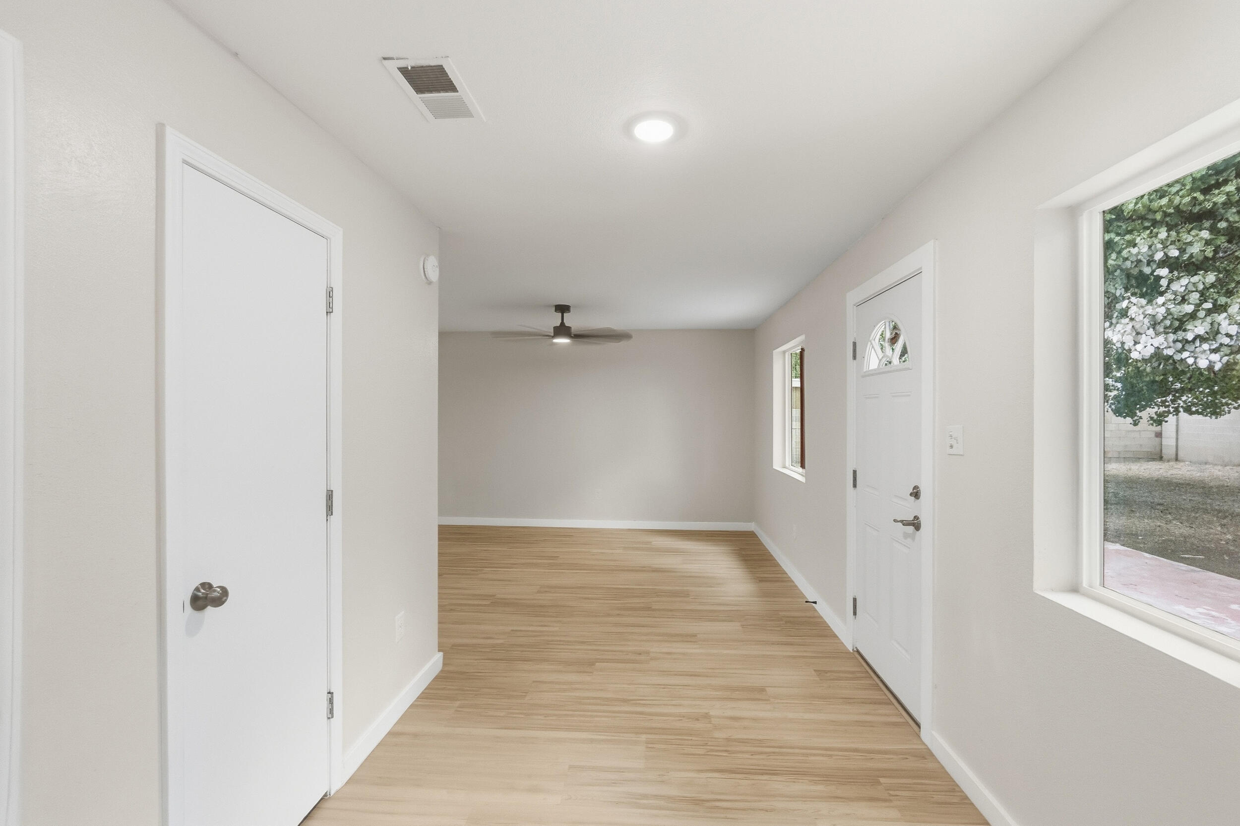 Photo 9 — 307 Osage Place SW