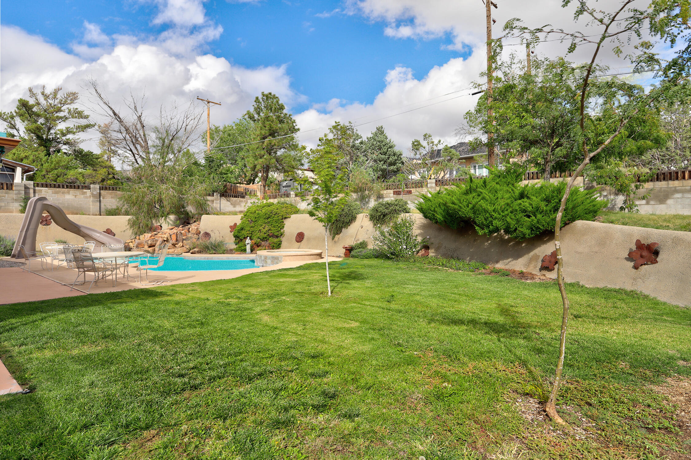 Photo 20 — 528 Turner Drive NE
