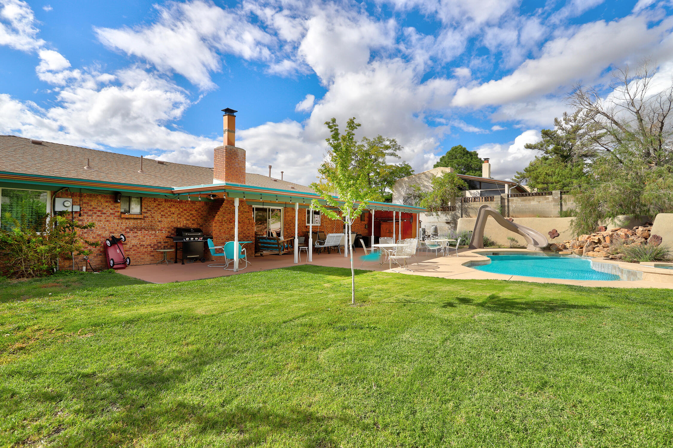Photo 18 — 528 Turner Drive NE