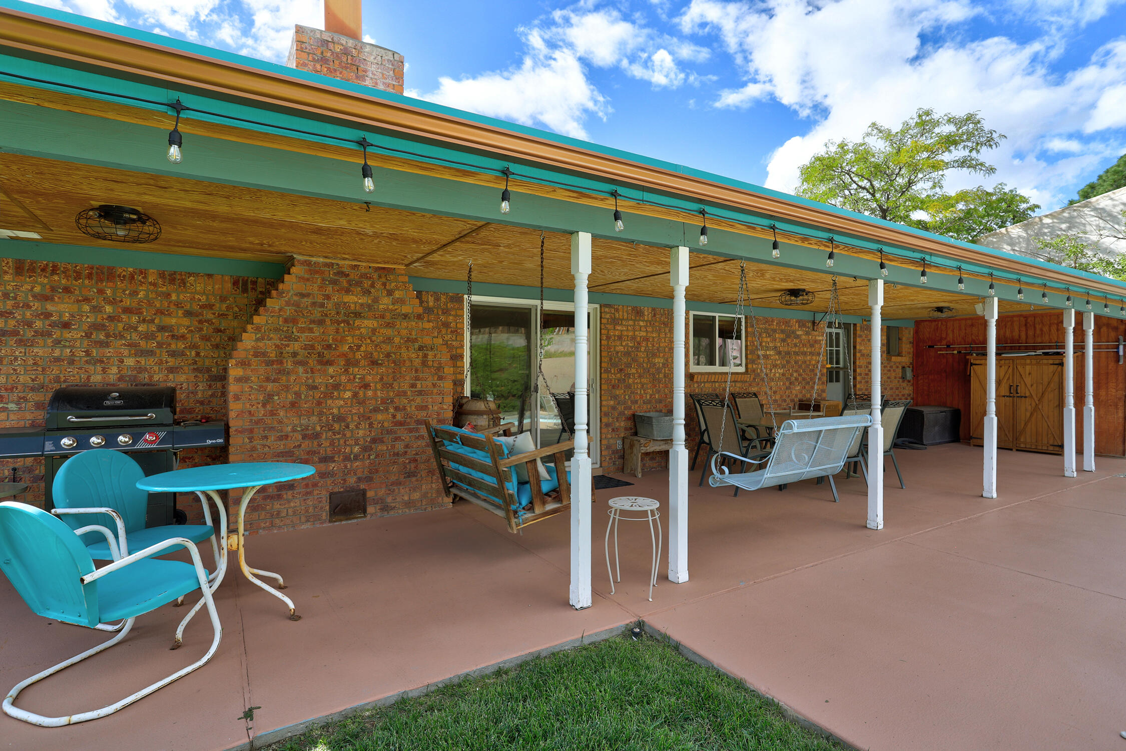 Photo 17 — 528 Turner Drive NE